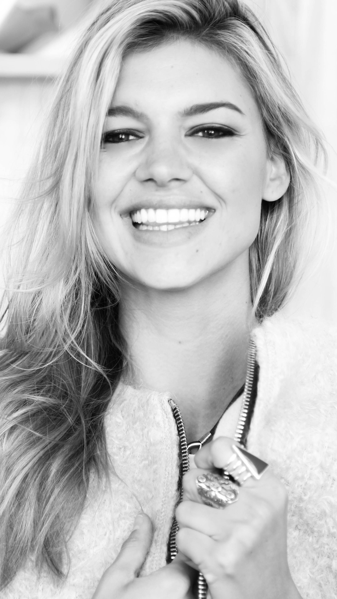 Download mobile wallpaper Smile, American, Celebrity, Black & White, Actress, Kelly Rohrbach for free.