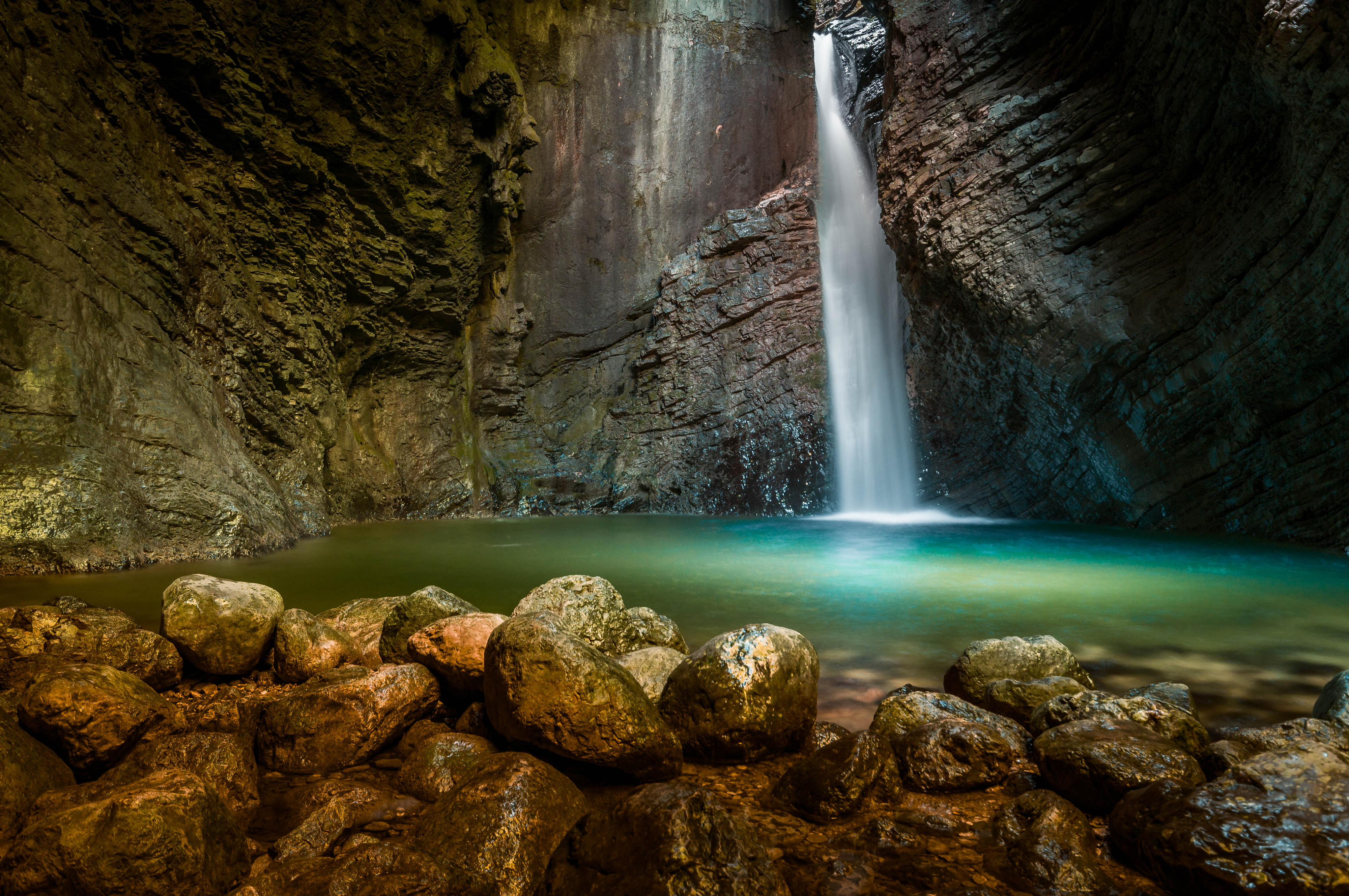 Handy-Wallpaper Natur, Wasserfälle, Wasserfall, Slowenien, Erde/natur kostenlos herunterladen.