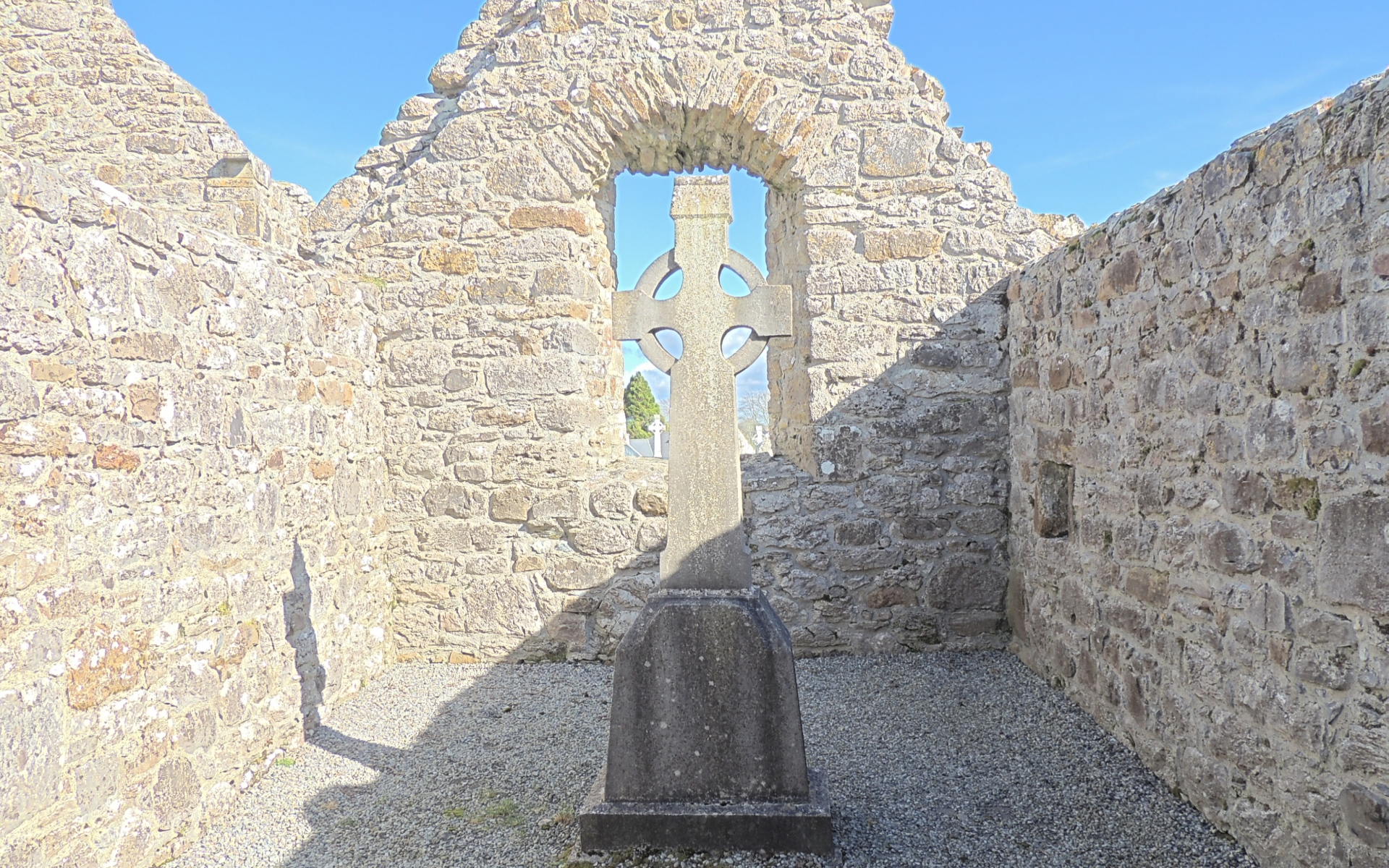 Download mobile wallpaper Ireland, Cross, Monastery, Religious, Clonmacnoise, Clonmacnoise Monastery for free.