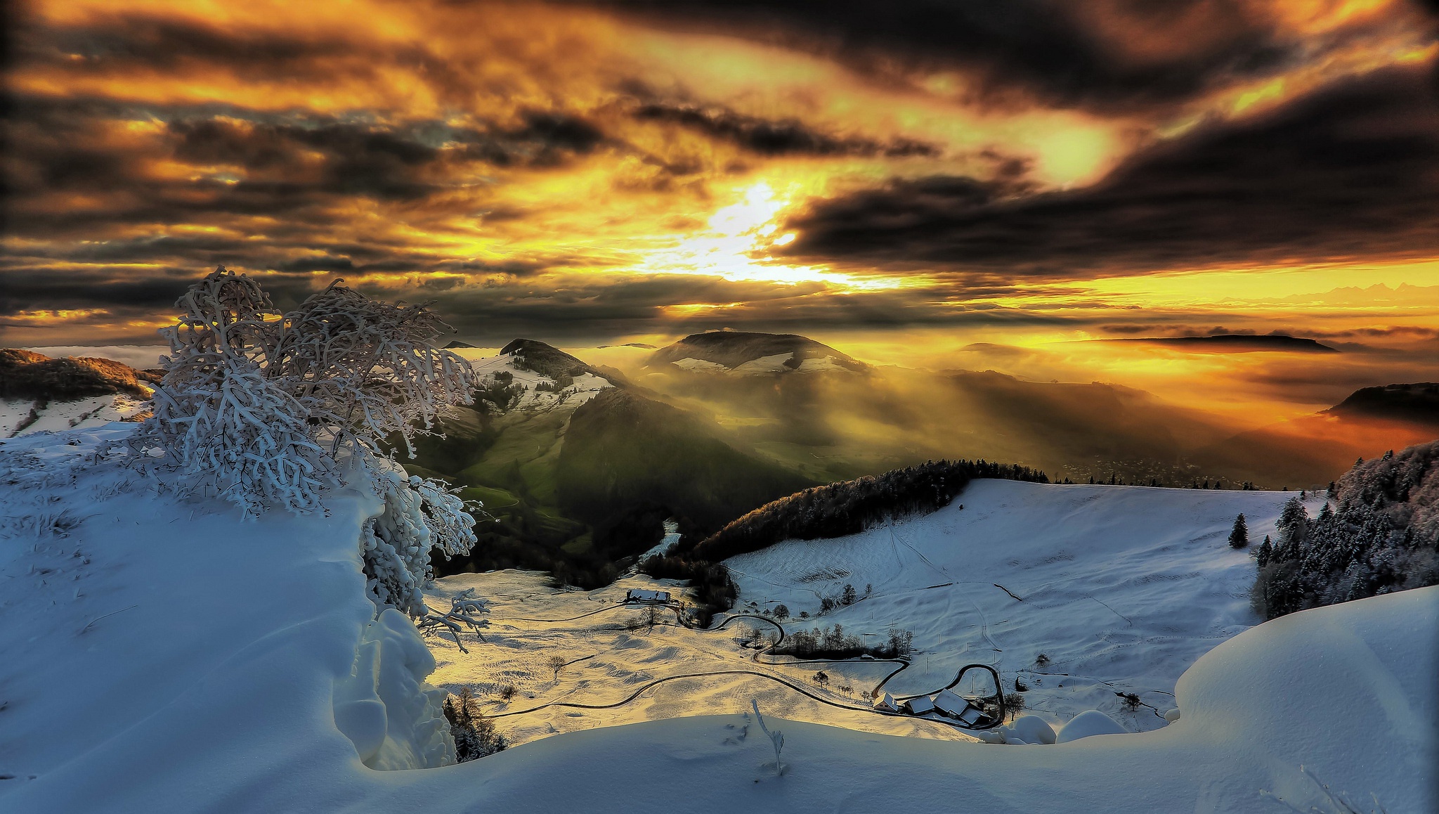 Laden Sie das Landschaft, Winter, Natur, Schnee, Gebirge, Wolke, Fotografie, Sonnenstrahl-Bild kostenlos auf Ihren PC-Desktop herunter
