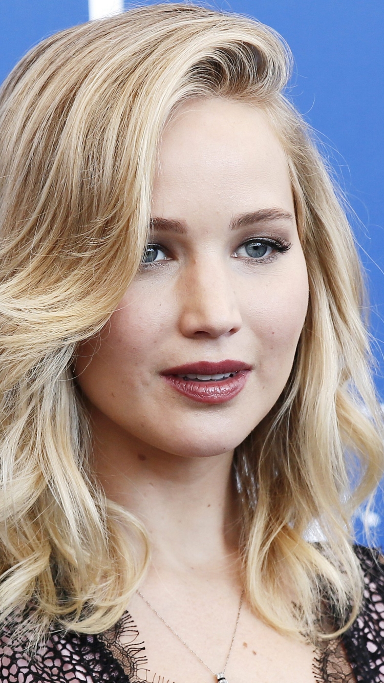 Download mobile wallpaper Blonde, Face, Blue Eyes, American, Celebrity, Actress, Jennifer Lawrence for free.