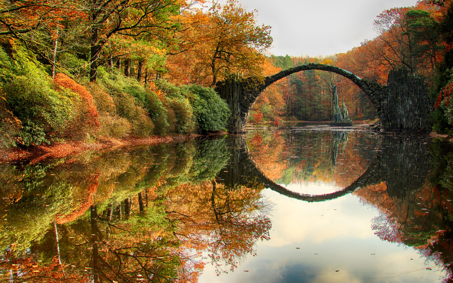 997921 скачать картинку осень, сделано человеком, чертов мост, мост, лес, германия, природа, отражение, река - обои и заставки бесплатно