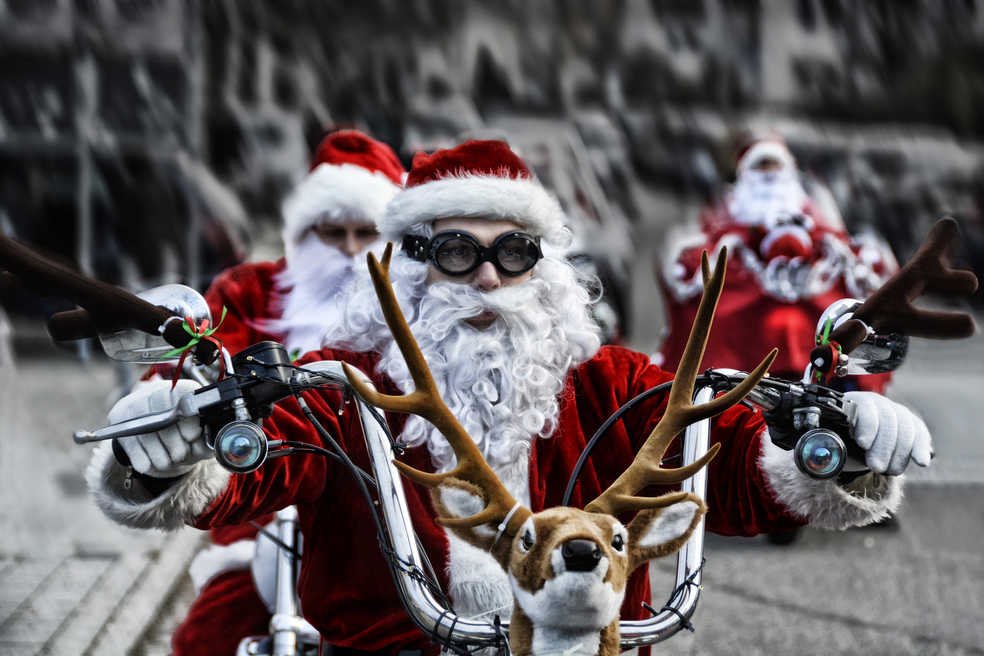 Laden Sie das Feiertage, Weihnachtsmann, Weihnachten, Brille, Biker-Bild kostenlos auf Ihren PC-Desktop herunter
