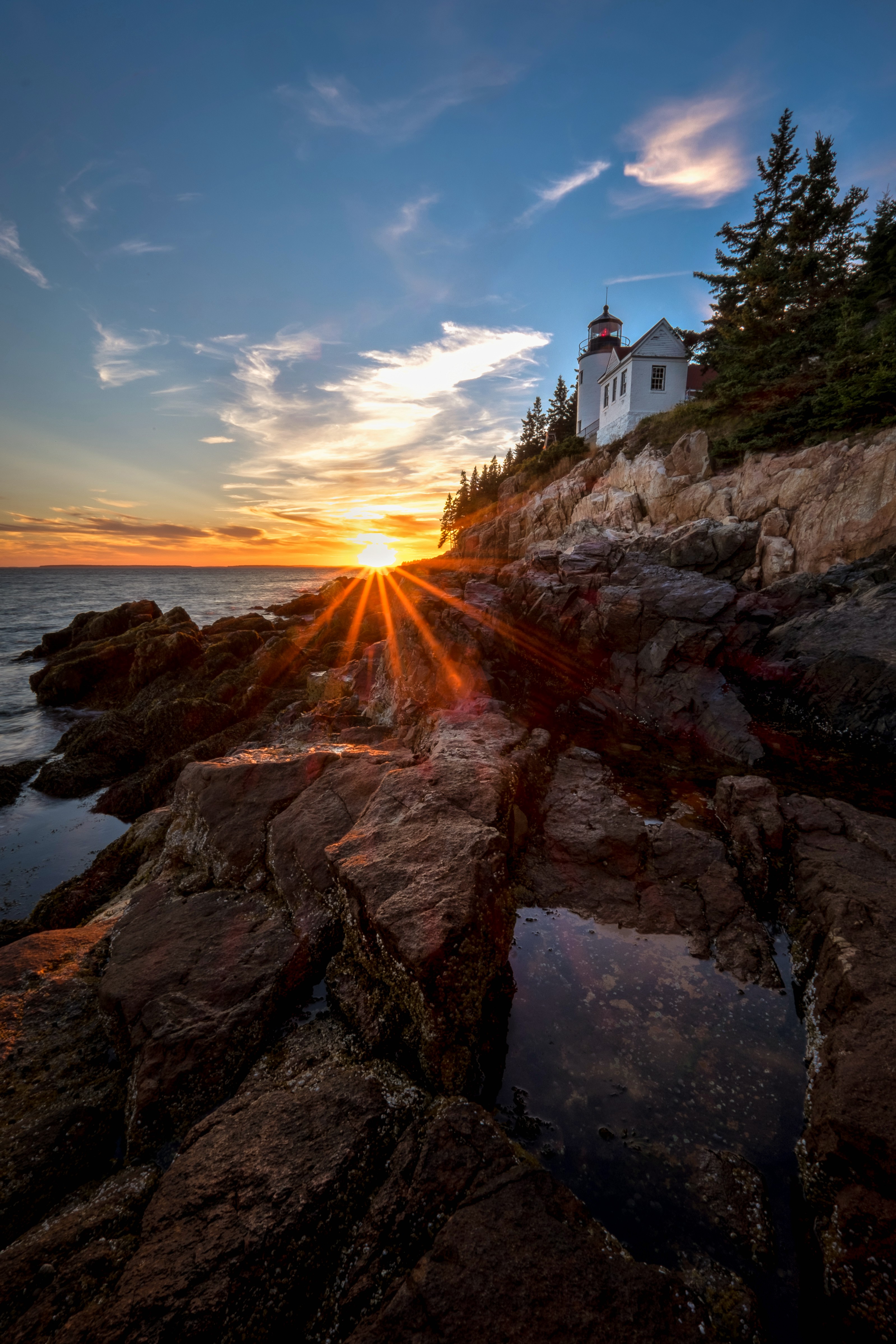 Free download wallpaper Sea, Building, Rocks, Beams, Rays, Lighthouse, Nature on your PC desktop