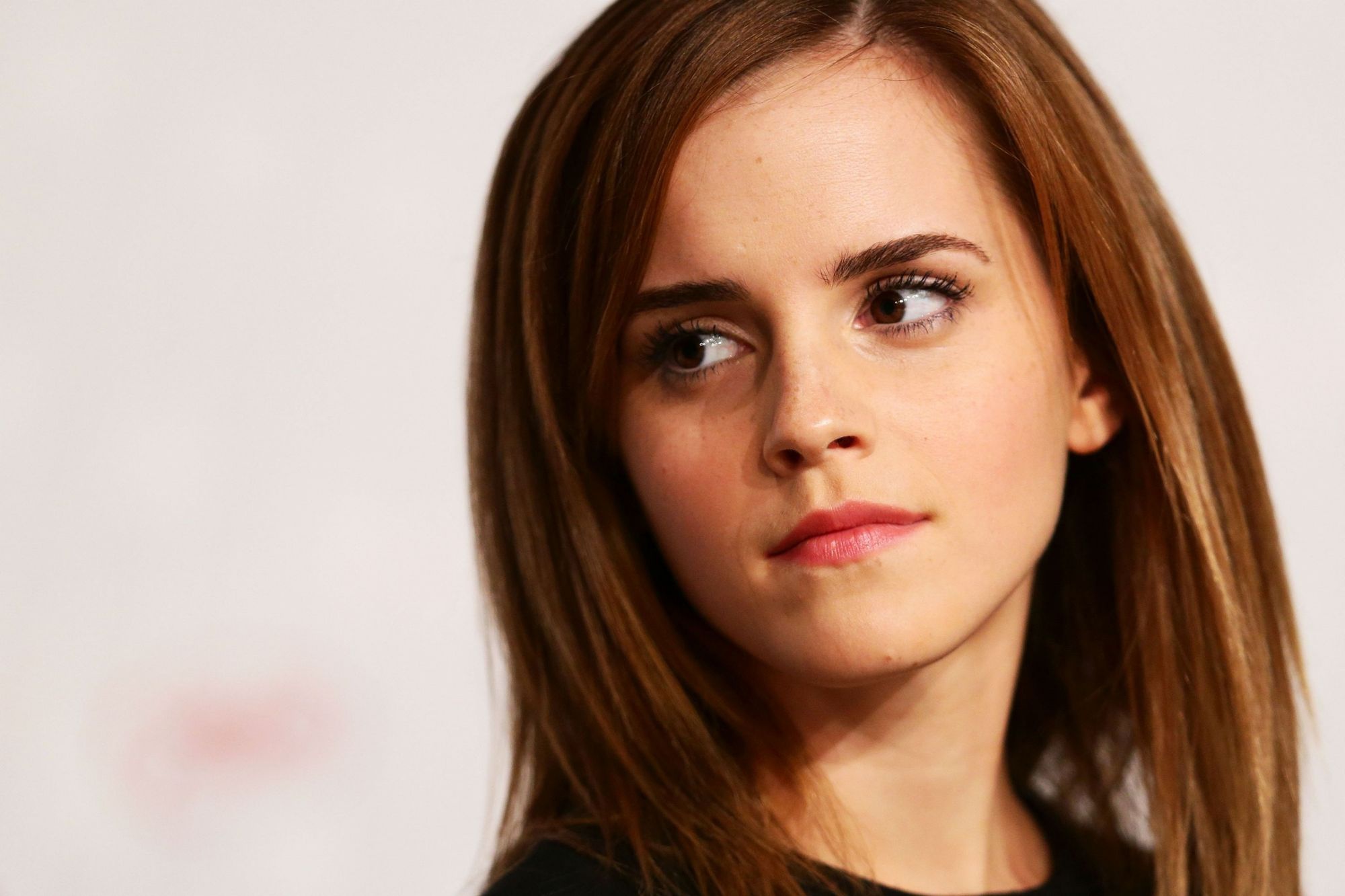 Download mobile wallpaper Emma Watson, English, Brunette, Celebrity, Brown Eyes, Actress for free.