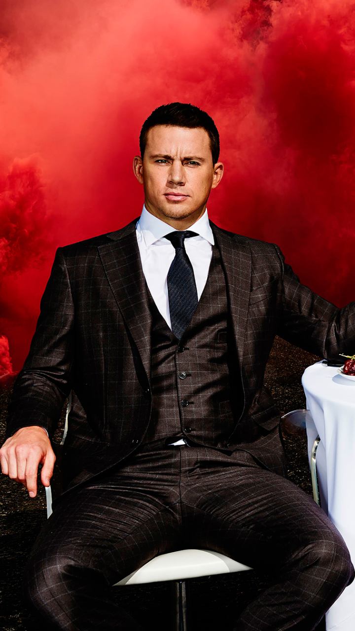 Download mobile wallpaper Smoke, Dog, American, Celebrity, Actor, Channing Tatum for free.