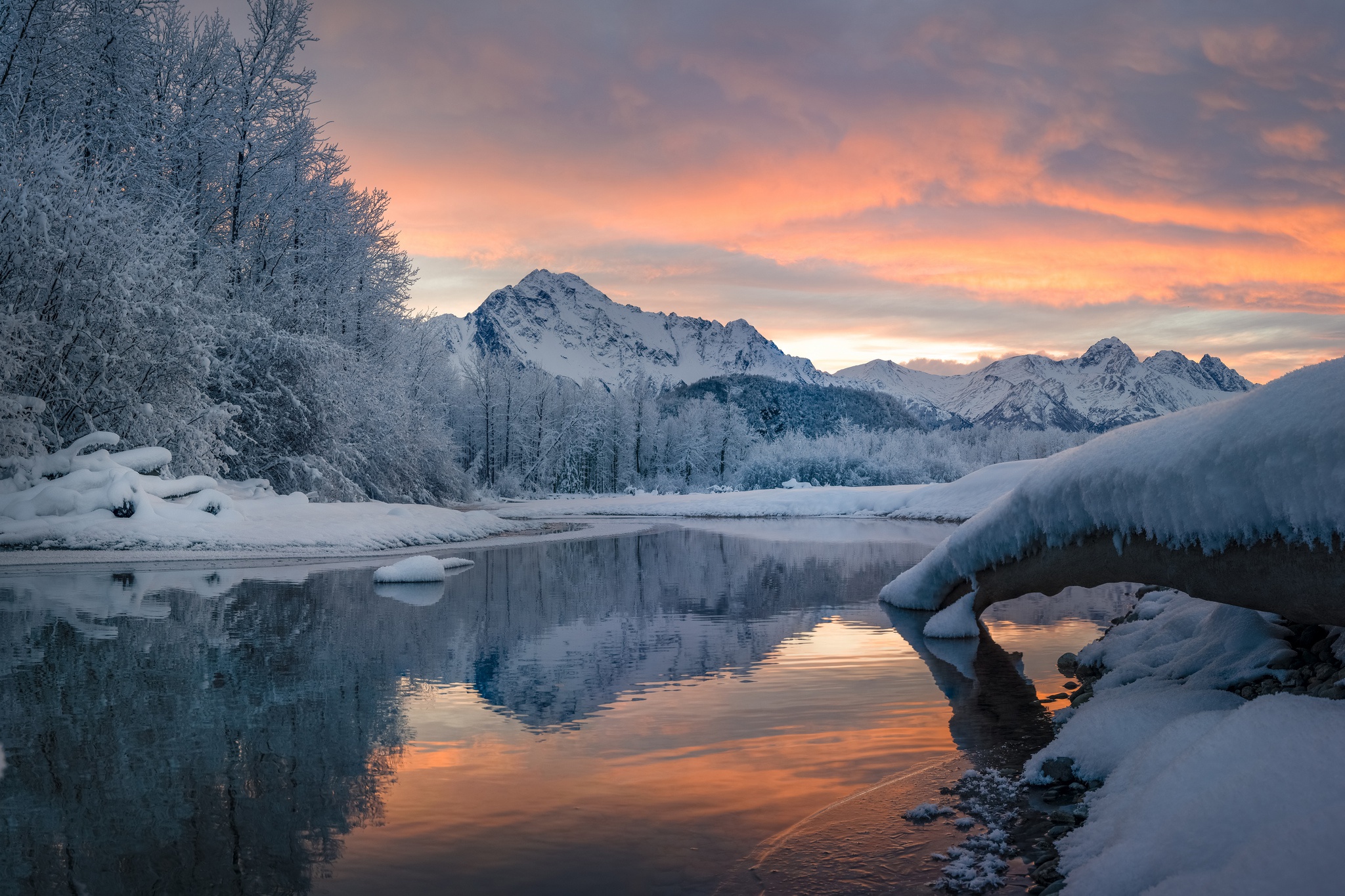 Скачать картинку Зима, Природа, Снег, Отражение, Земля/природа в телефон бесплатно.