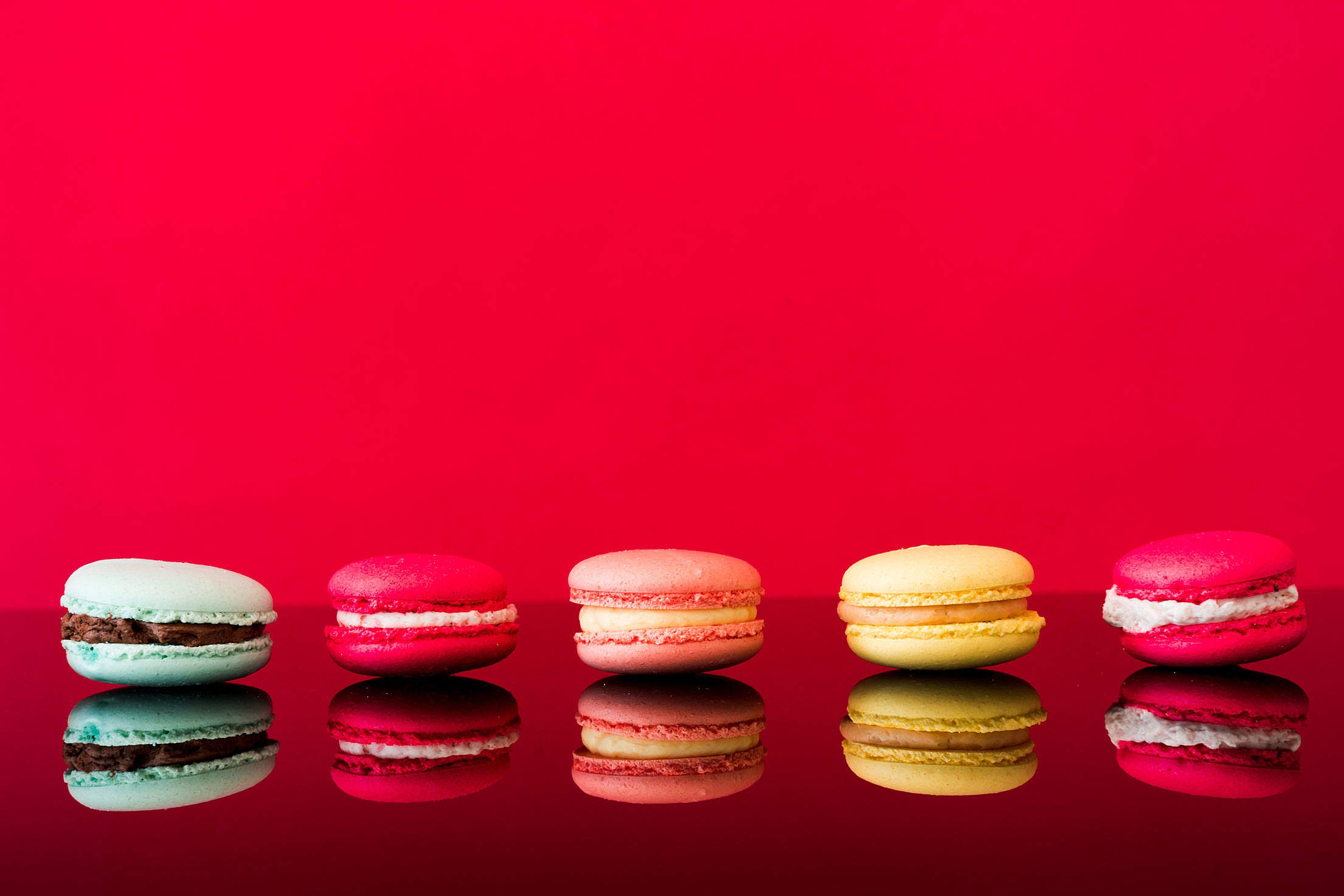 Free download wallpaper Food, Still Life, Reflection, Sweets, Macaron on your PC desktop