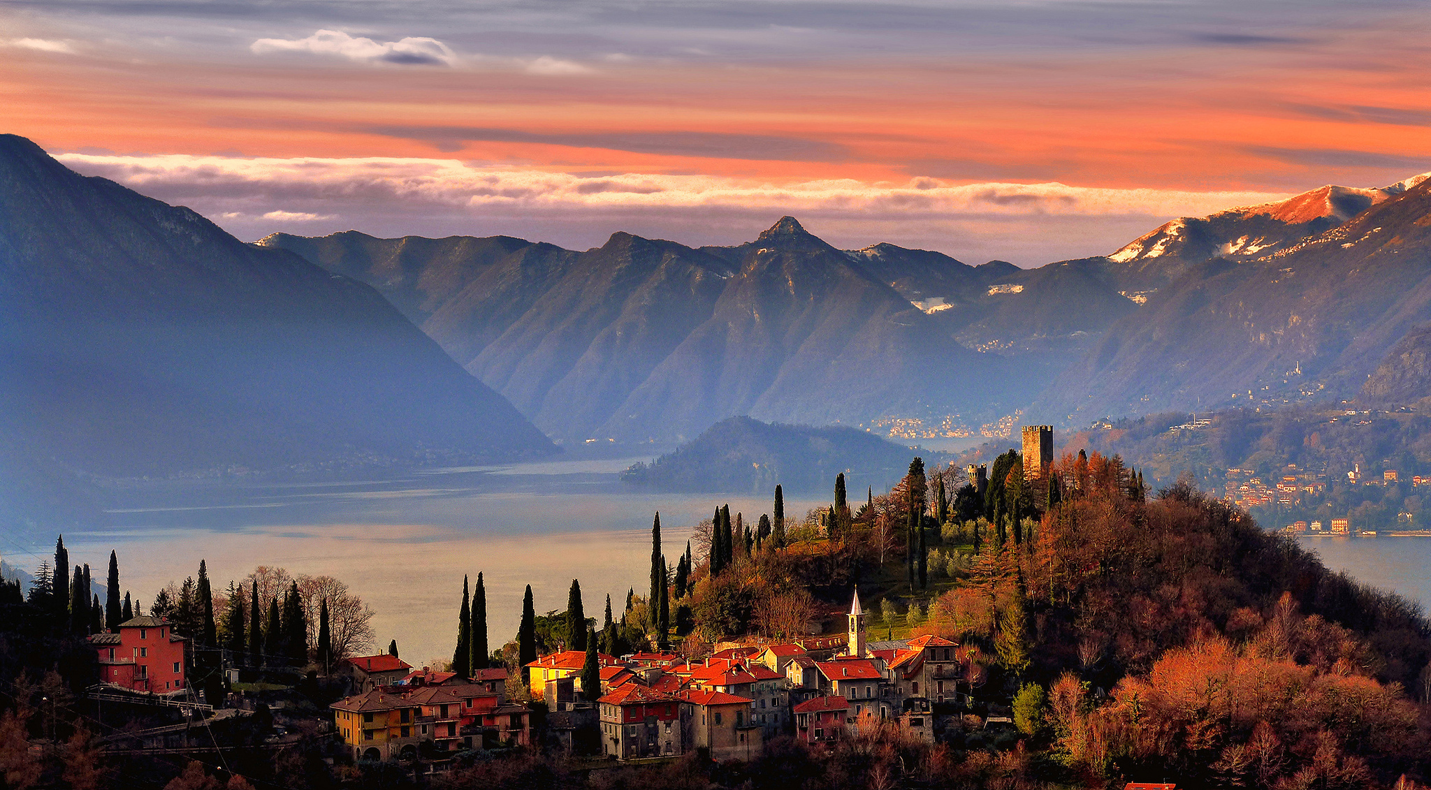 Download mobile wallpaper Landscape, Italy, Mountain, Coast, House, Town, Man Made, Varenna, Towns for free.