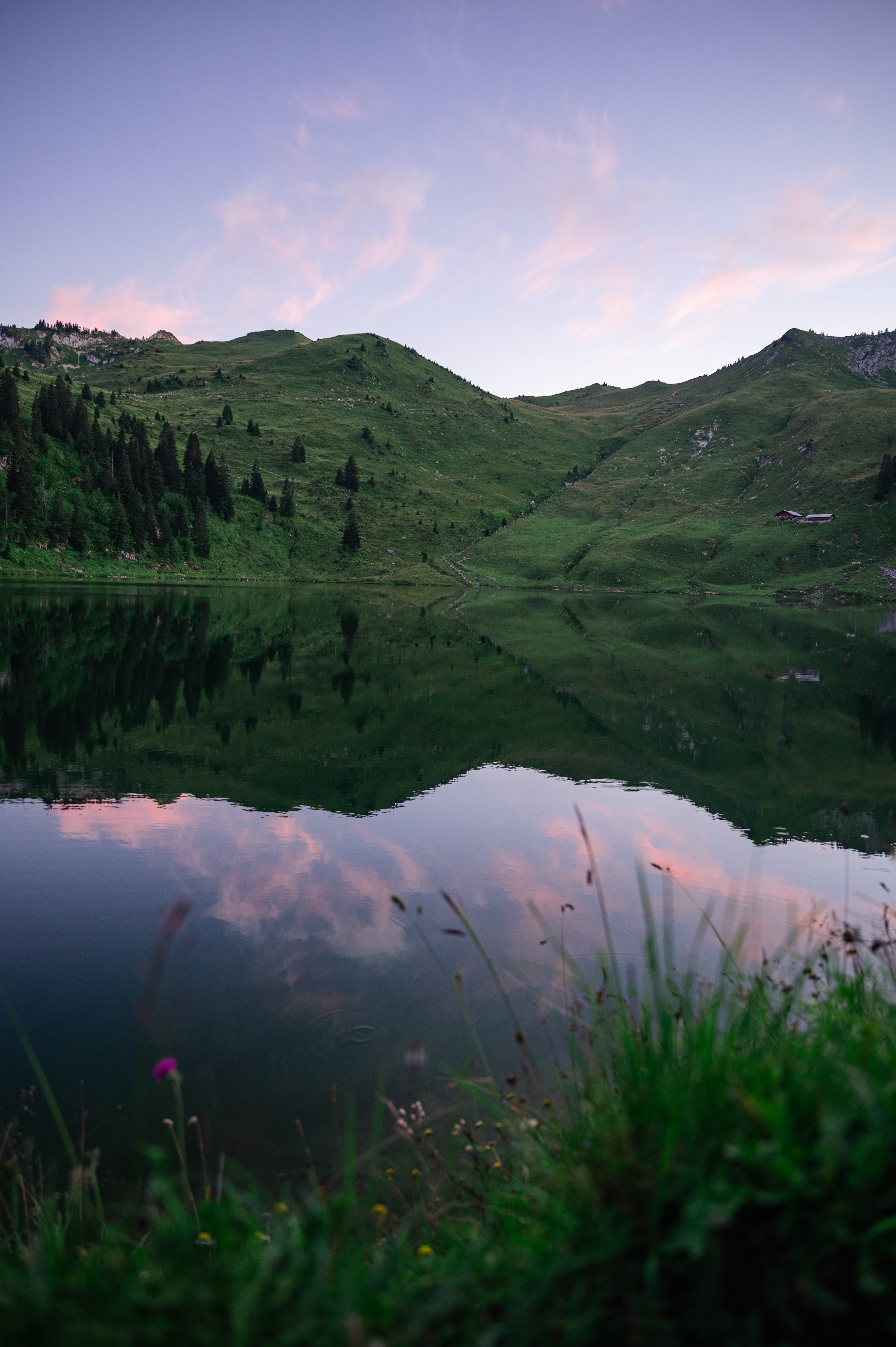 PCデスクトップに自然, 草, 湖, 薄明, 丘, 夕暮れ画像を無料でダウンロード