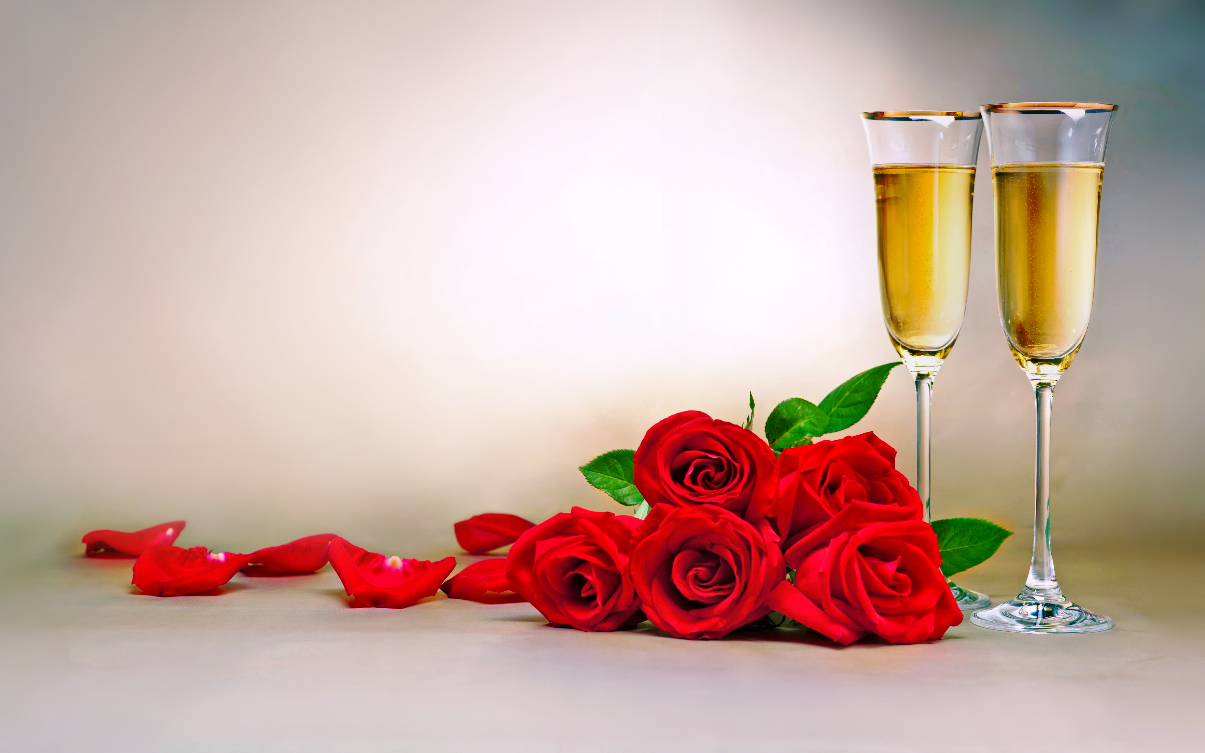 Скачать обои бесплатно Букет, Стакан, Шампанское, Красная Роза, День Святого Валентина, Праздничные картинка на рабочий стол ПК