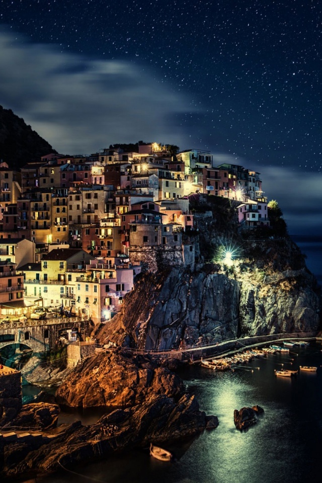 Download mobile wallpaper Water, Stars, Night, Italy, House, Boat, Town, Manarola, Man Made, Towns for free.