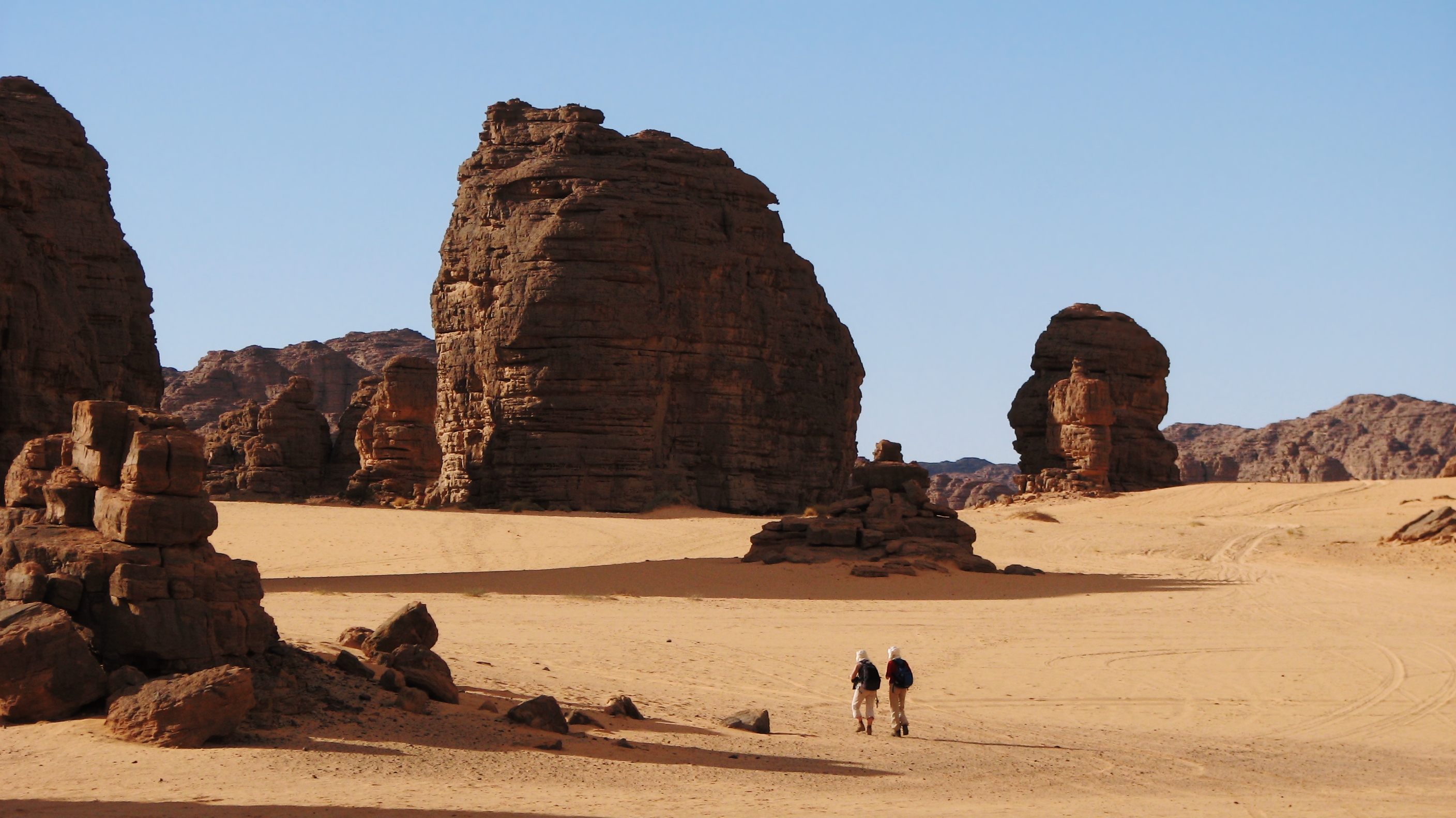 Download mobile wallpaper Landscape, Sand, Desert, Earth, Sahara, Africa, Algeria, Tassili N'ajjer for free.