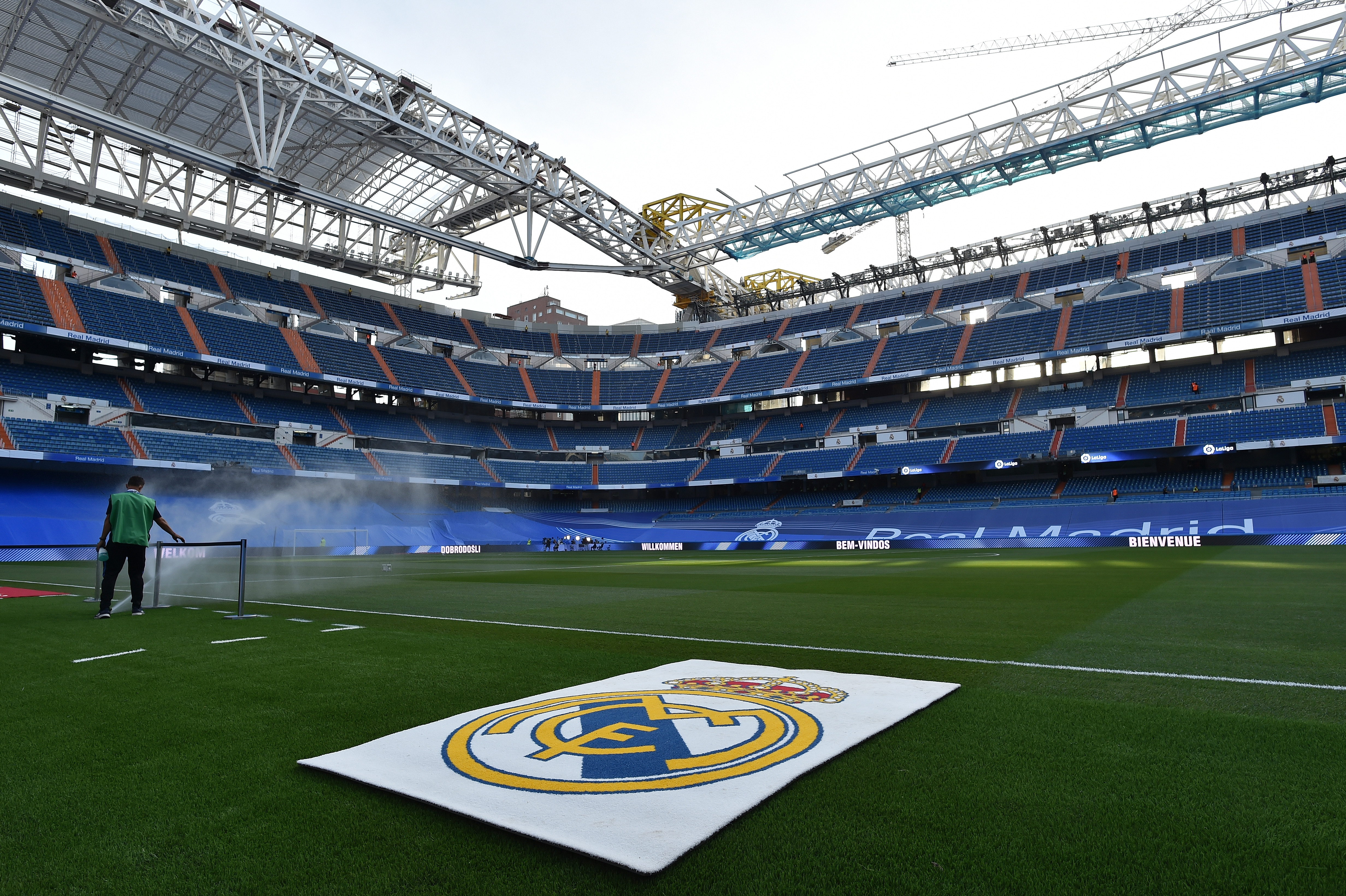 Descarga gratuita de fondo de pantalla para móvil de Fútbol, Deporte, Real Madrid C F, Estadio Santiago Bernabéu.
