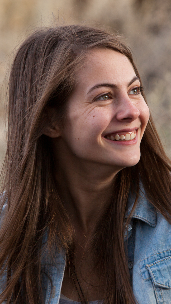 Download mobile wallpaper Smile, Brunette, American, Celebrity, Actress, Willa Holland for free.