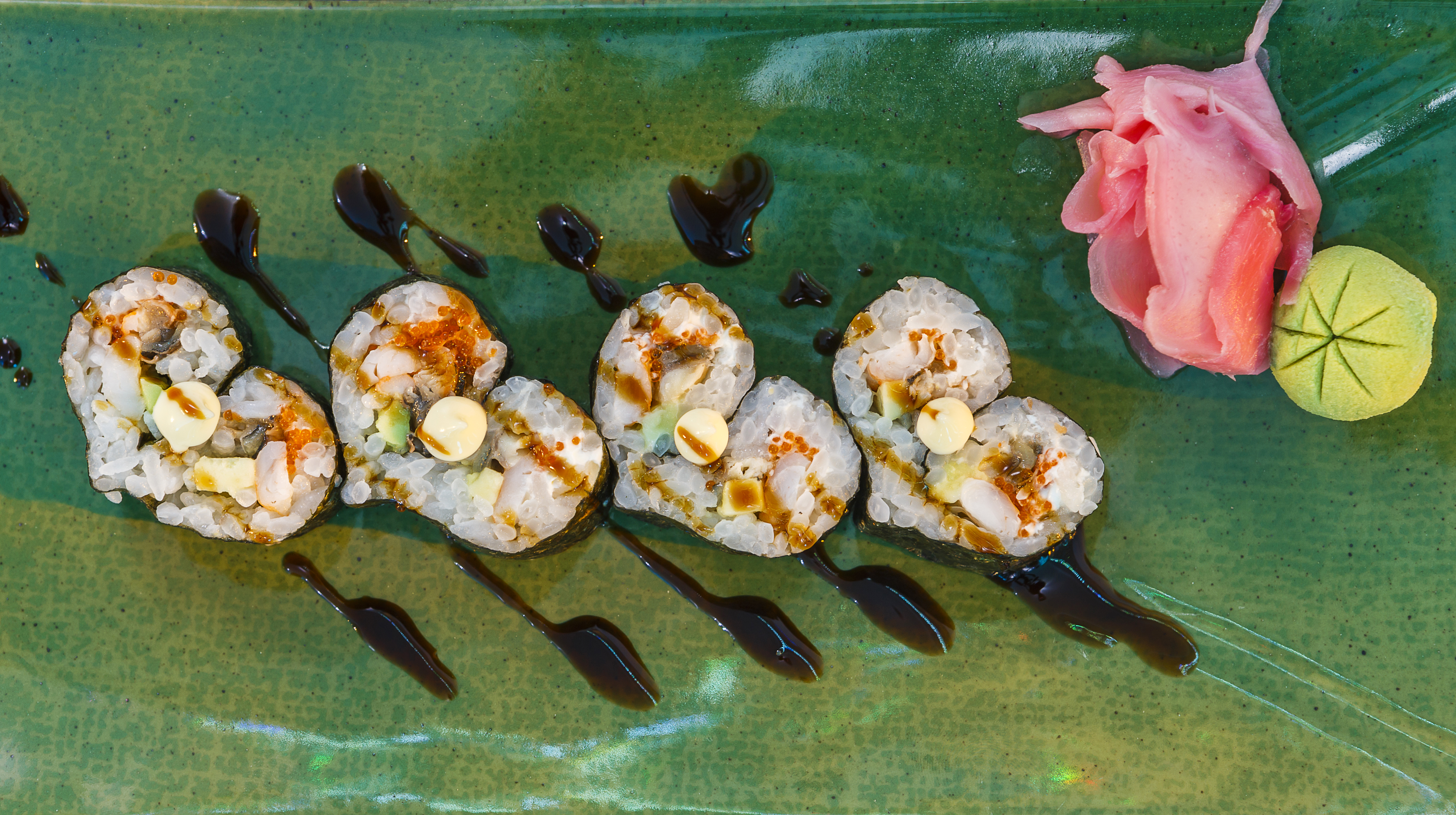 Handy-Wallpaper Sushi, Fisch, Meeresfrüchte, Nahrungsmittel, Reis, Herzförmig kostenlos herunterladen.