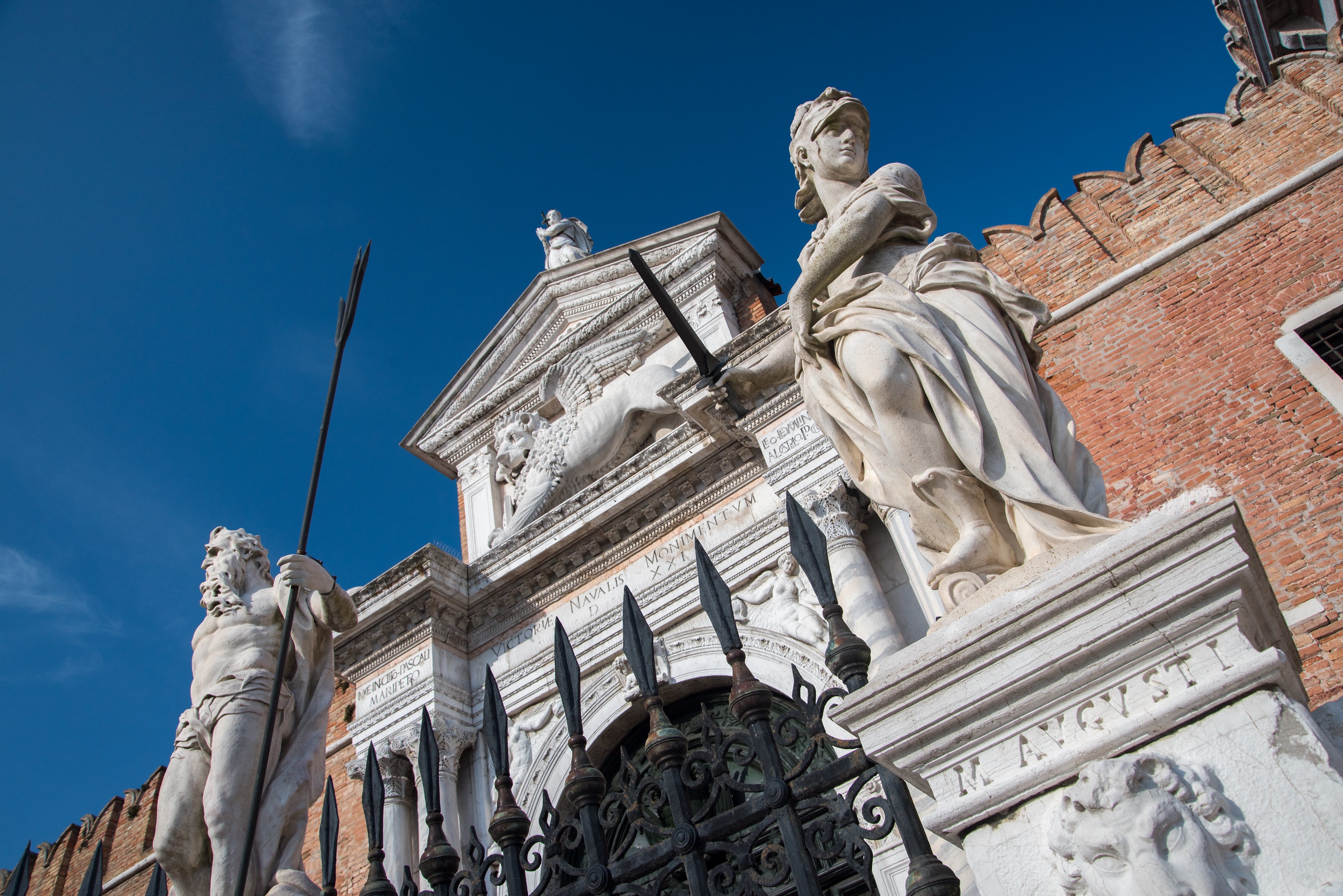 Free download wallpaper Architecture, Italy, Venice, Building, Statue, Man Made on your PC desktop