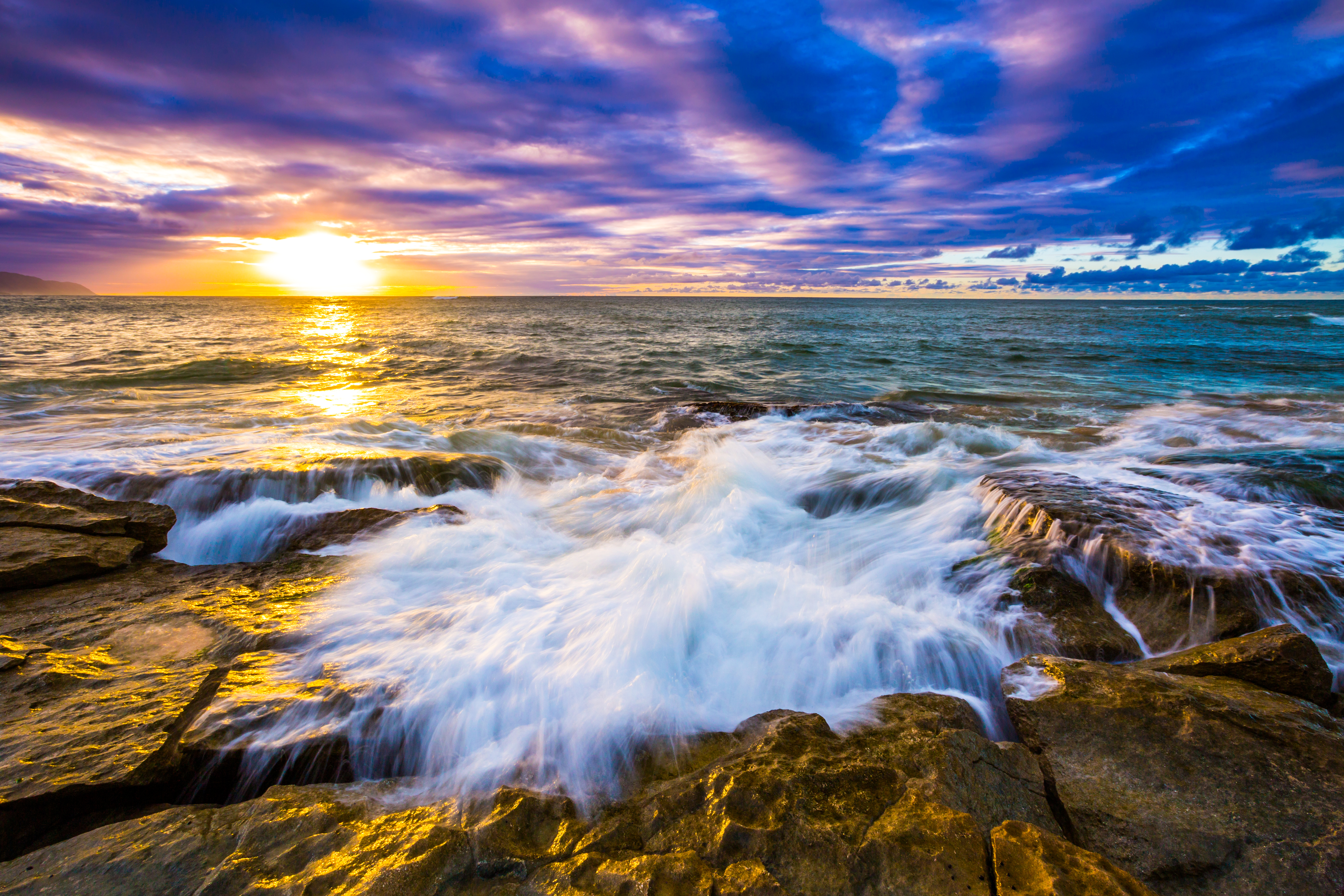 Download mobile wallpaper Sunset, Sea, Horizon, Ocean, Earth, Hawaii for free.