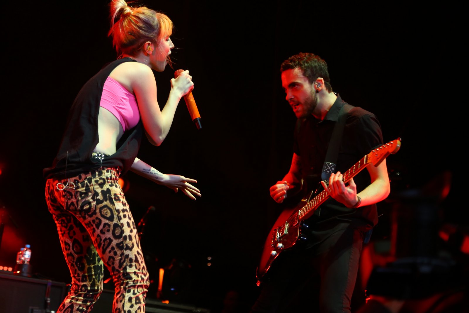 Download mobile wallpaper Music, Paramore for free.