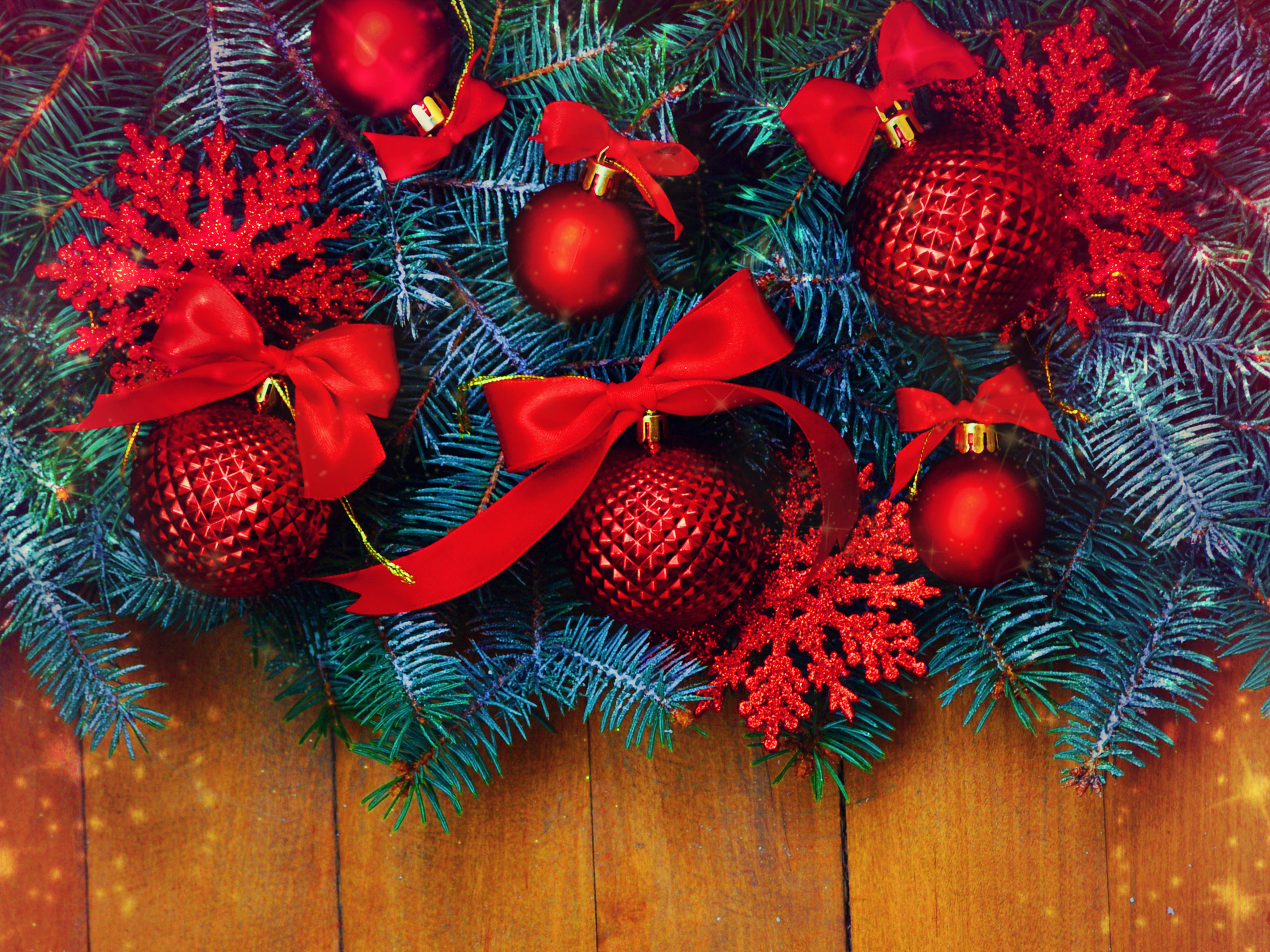 Handy-Wallpaper Feiertage, Kiefer, Weihnachten, Ast, Weihnachtsschmuck kostenlos herunterladen.