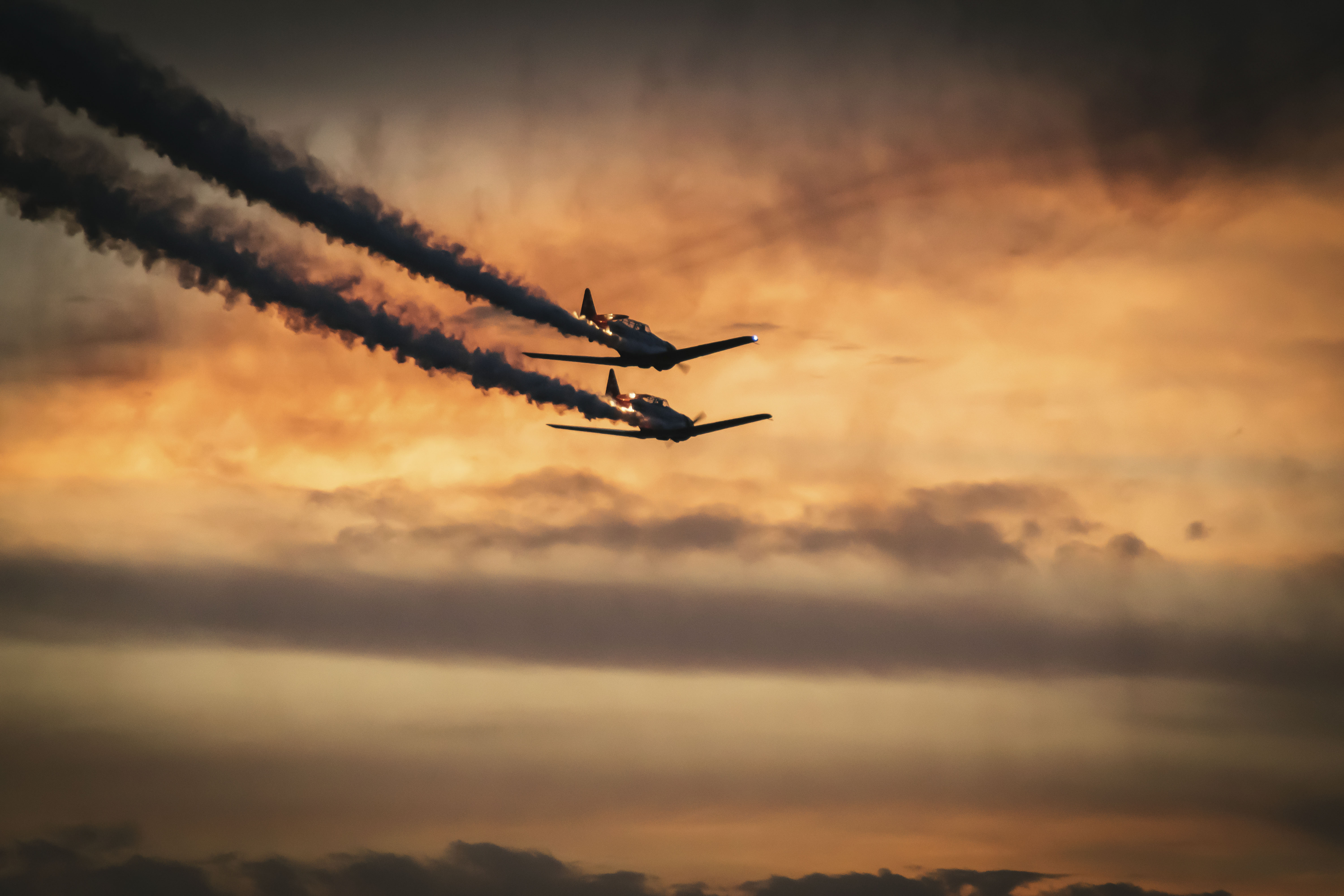 108077 скачать картинку военный, разное, небо, дым, самолеты - обои и заставки бесплатно