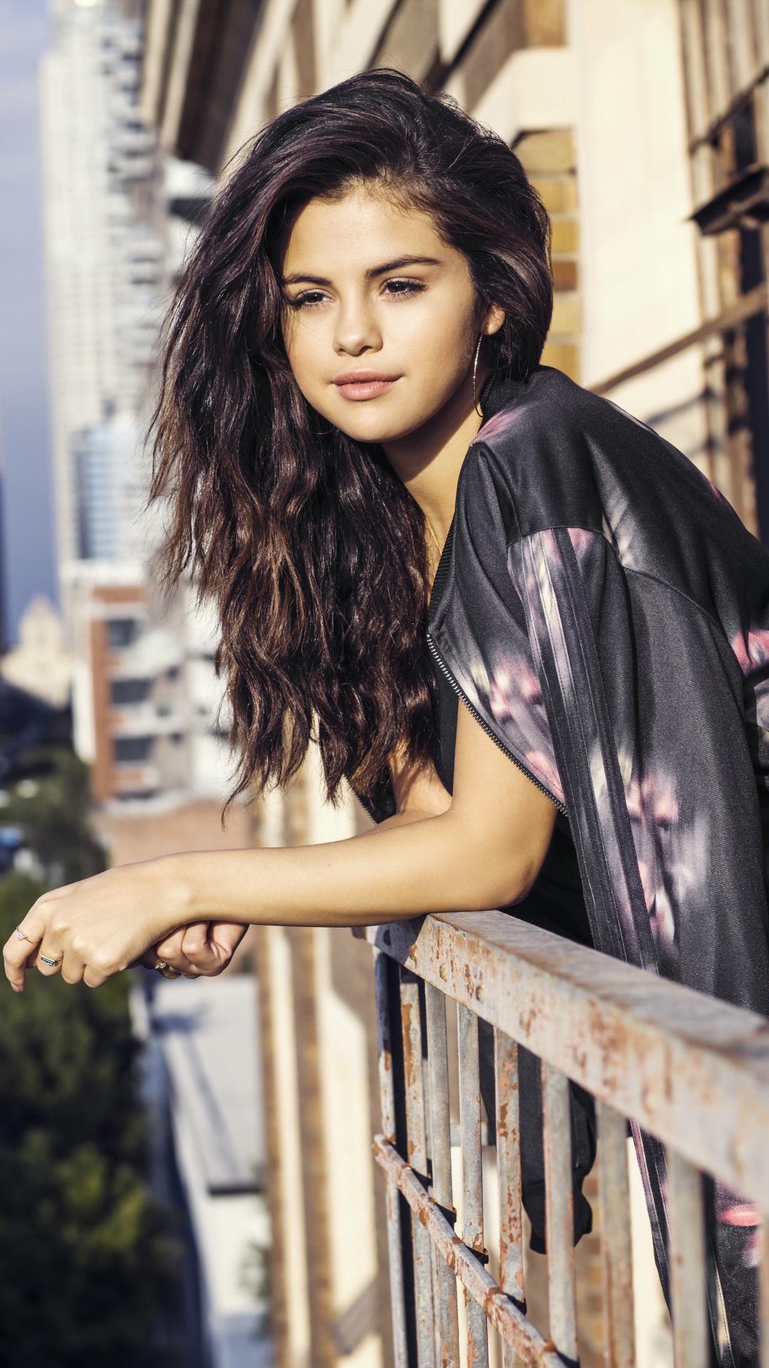 Handy-Wallpaper Musik, Selena Gomez, Sänger, Amerikanisch, Darstellerin, Tiefenschärfe kostenlos herunterladen.