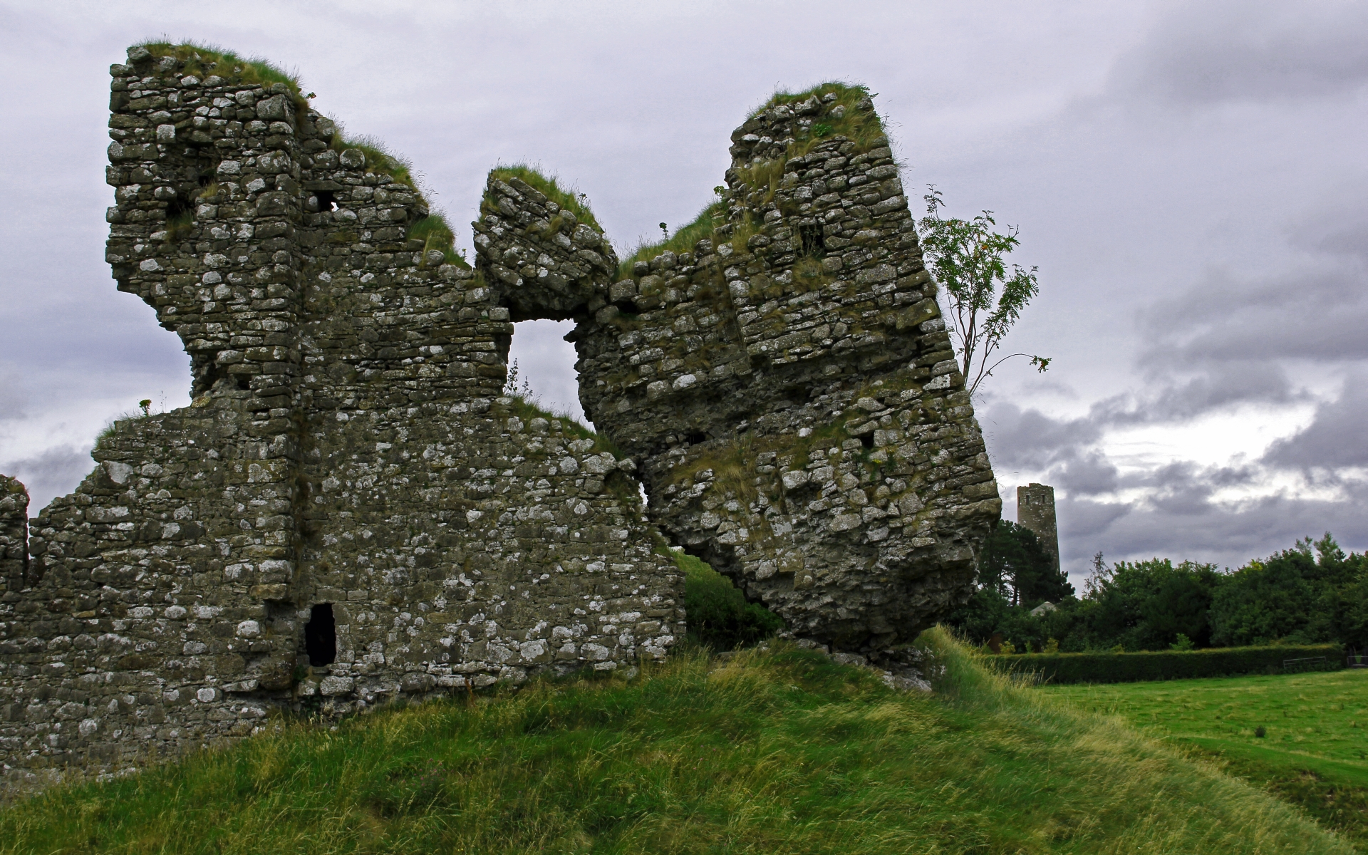 Download mobile wallpaper Ruin, Ireland, Monastery, Religious, Clonmacnoise, Clonmacnoise Monastery for free.