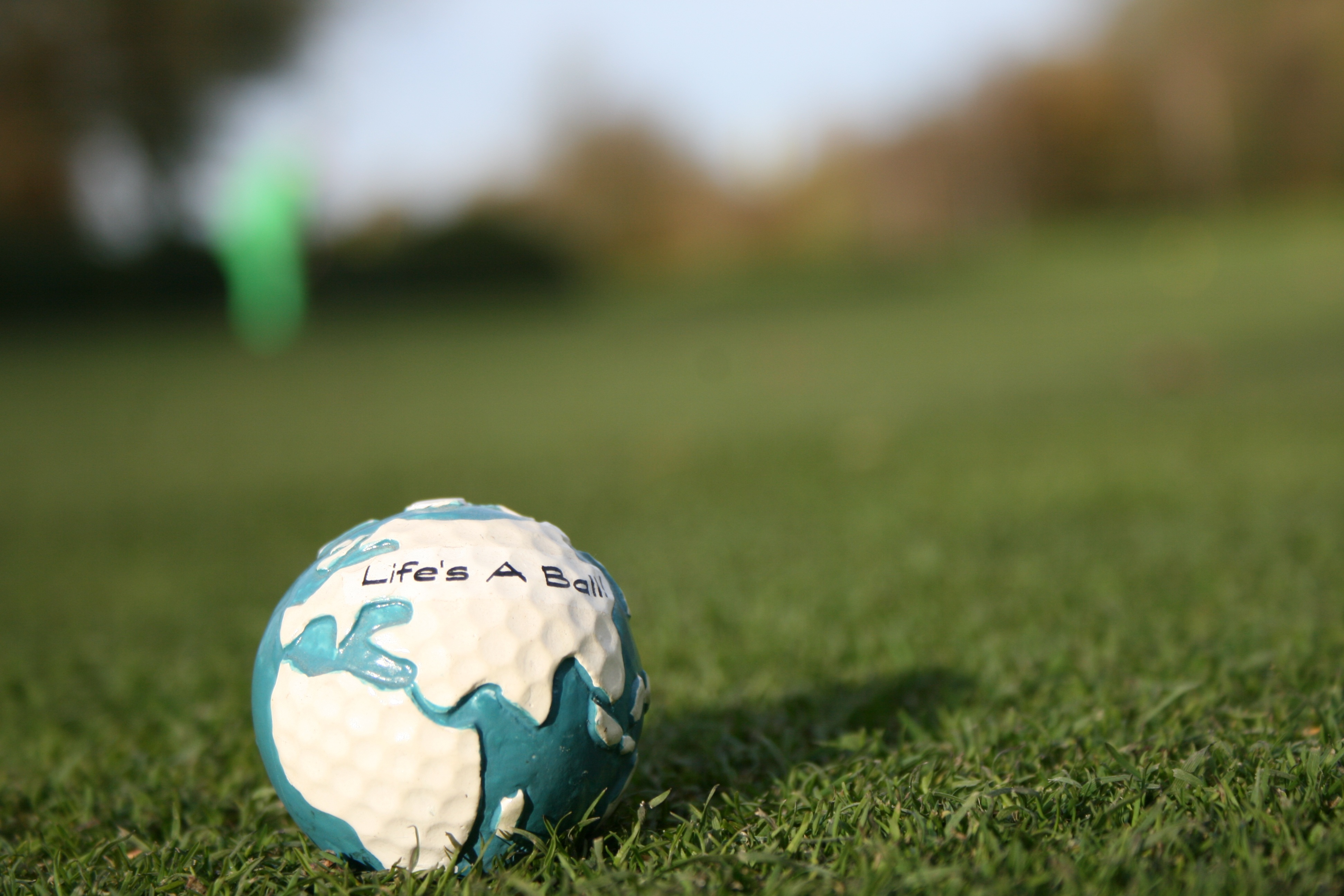 Download mobile wallpaper Grass, Ball, Sports, Golf for free.