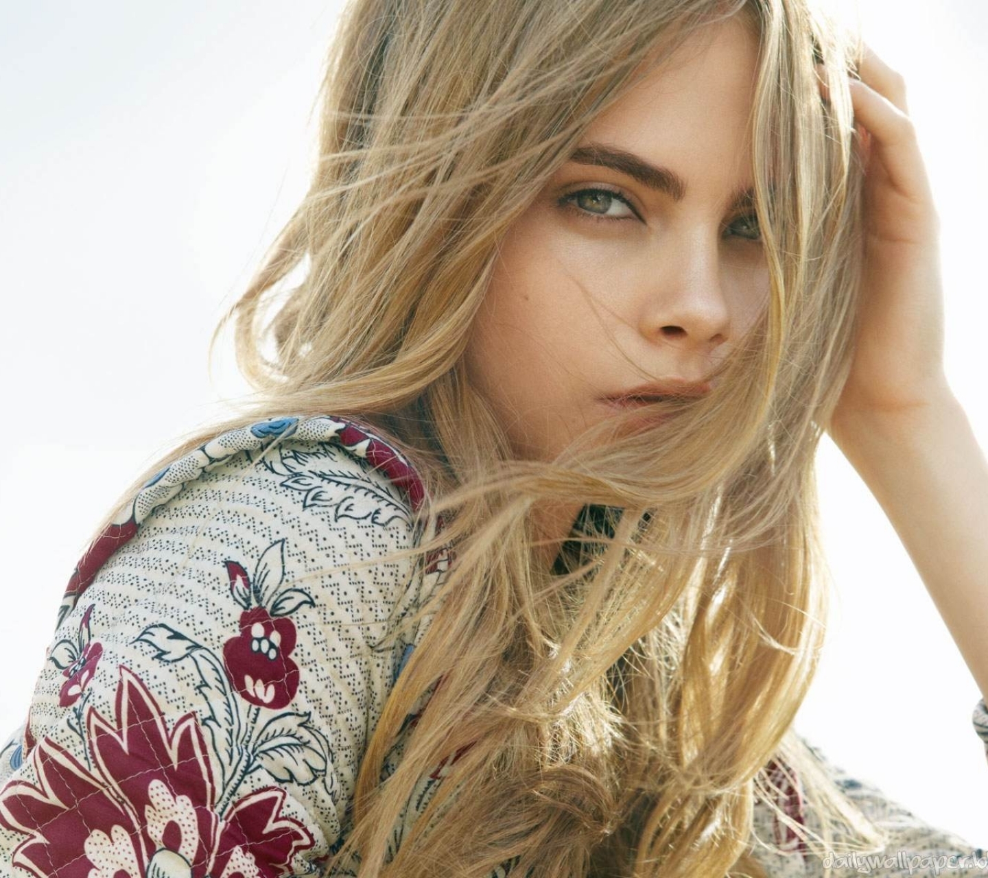 Descarga gratuita de fondo de pantalla para móvil de Celebridades, Cara Delevigne.