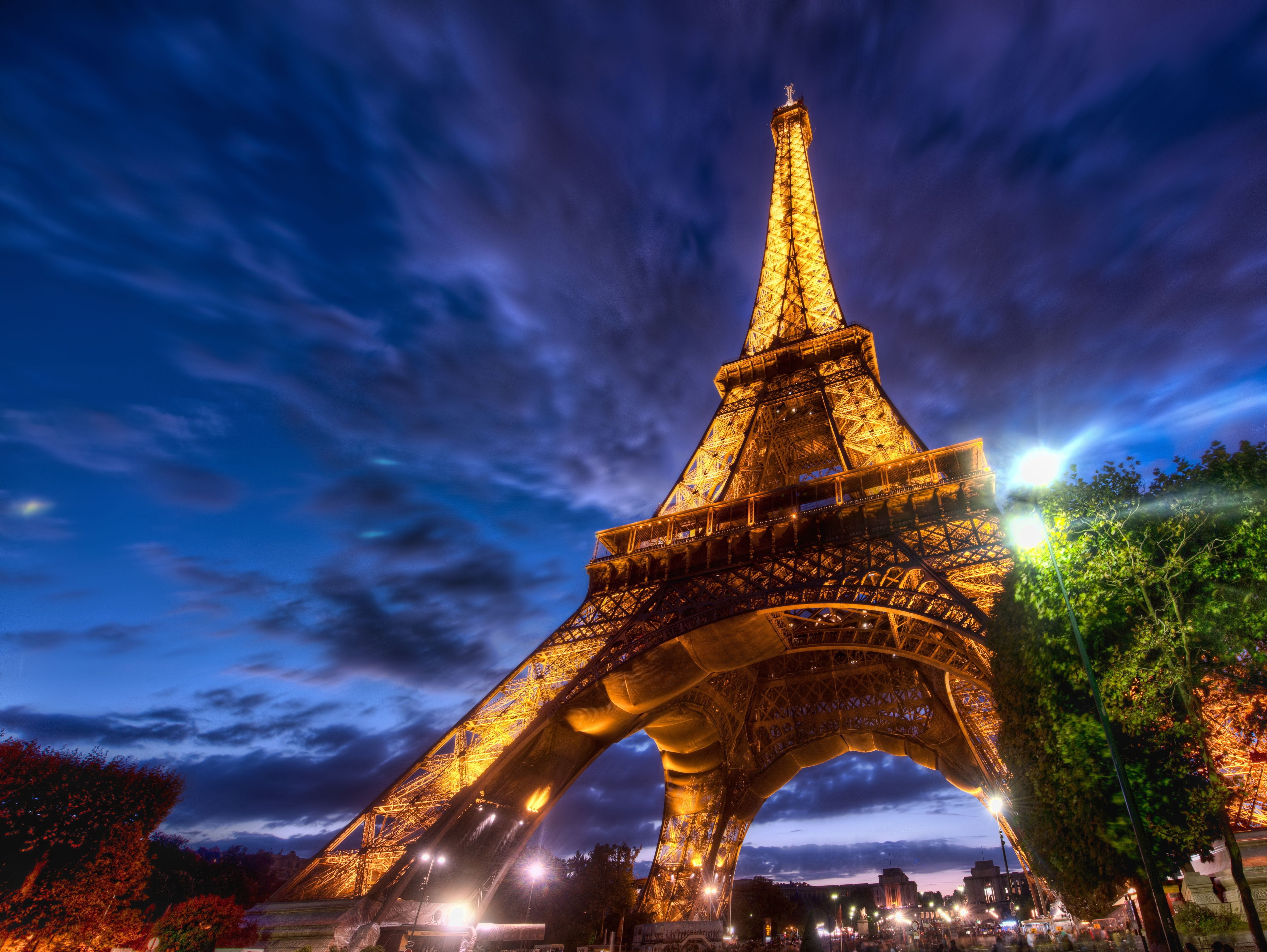 384018 завантажити шпалери париж, створено людиною, ейфелева вежа, франція, світло, пам'ятник, ніч, пам'ятники - заставки і картинки безкоштовно