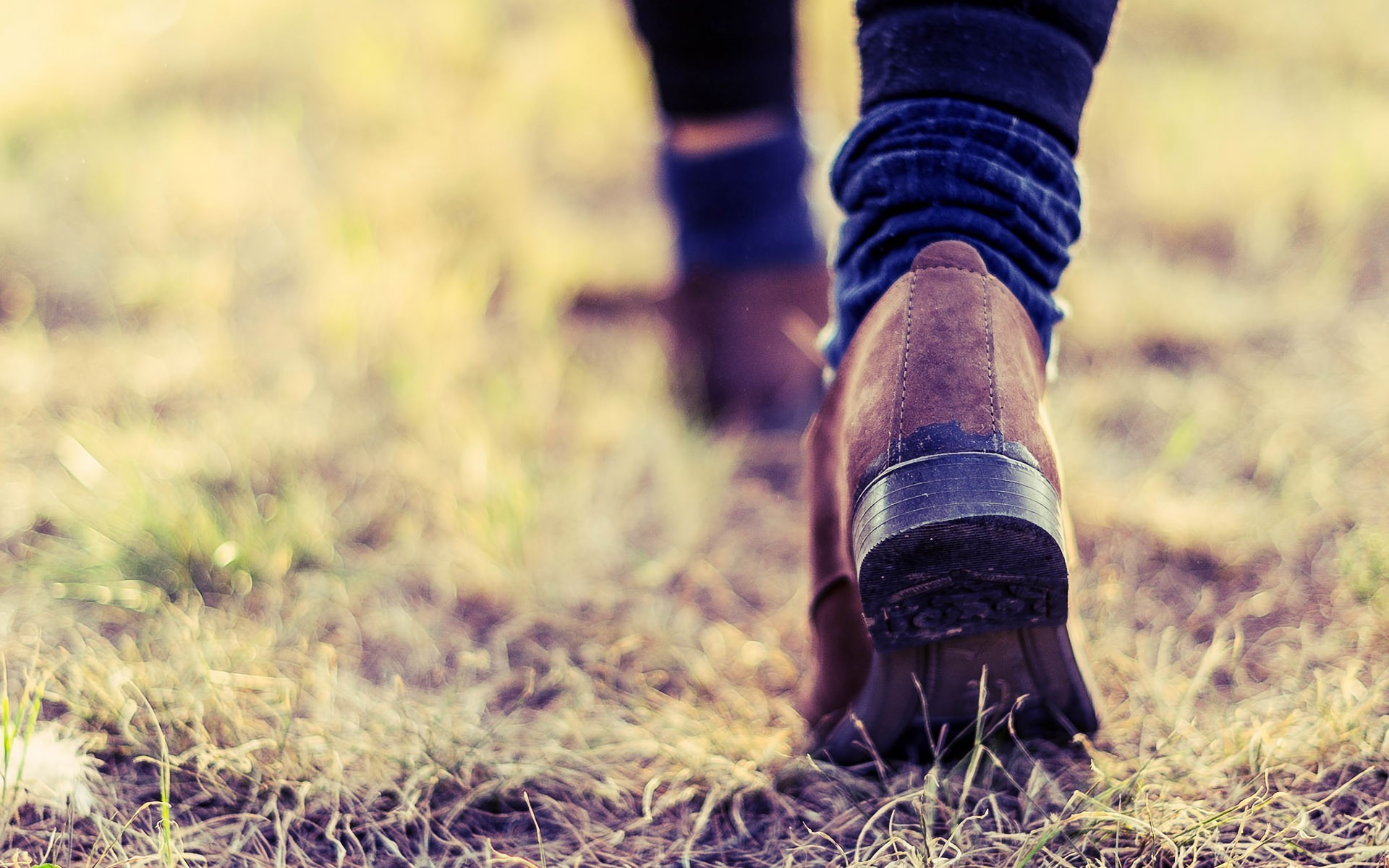 Free download wallpaper People, Grass, Close Up, Mood, Photography, Shoe on your PC desktop