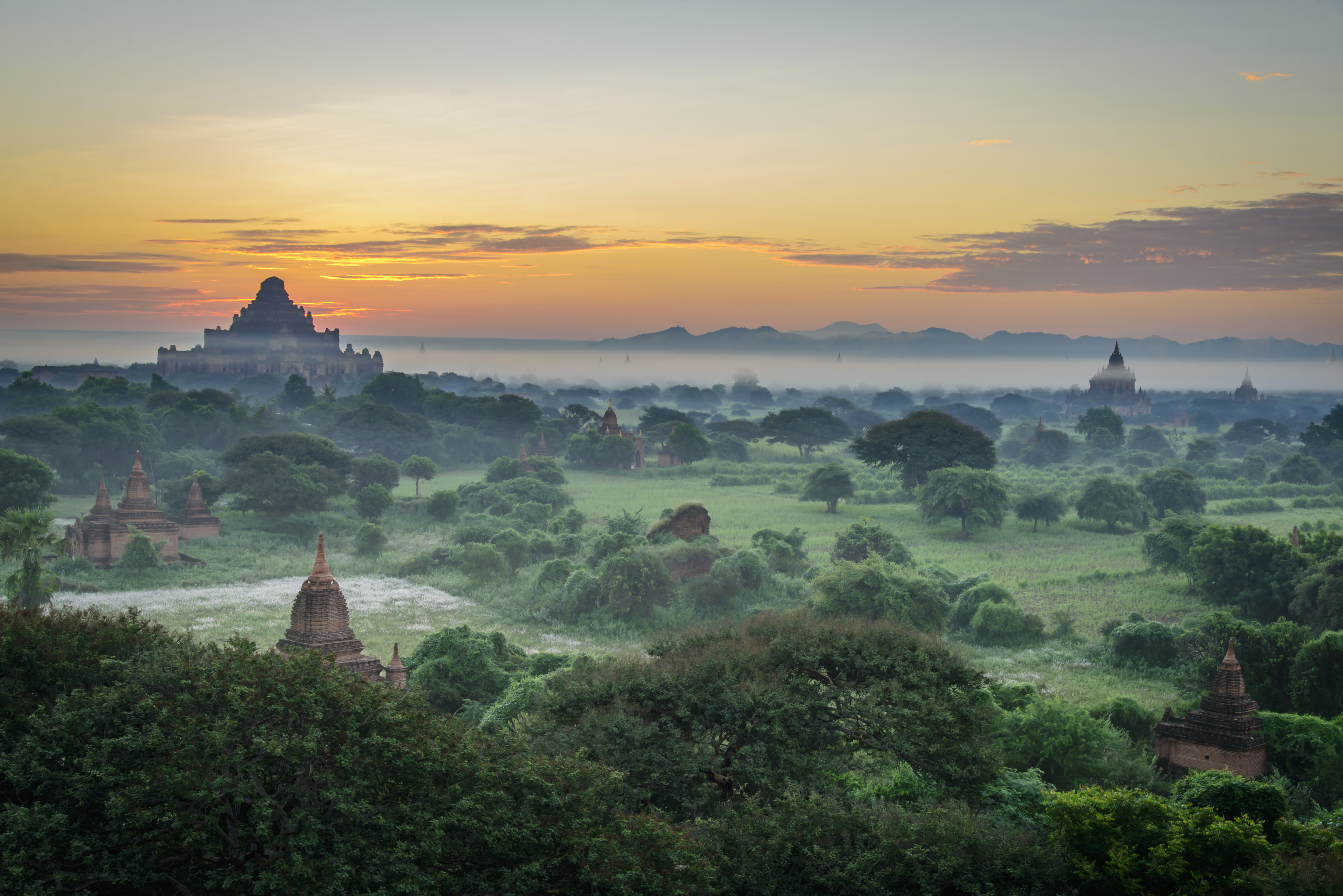 408122 скачать картинку религиозные, храм, туман, ландшафт, мьянма, храмы - обои и заставки бесплатно