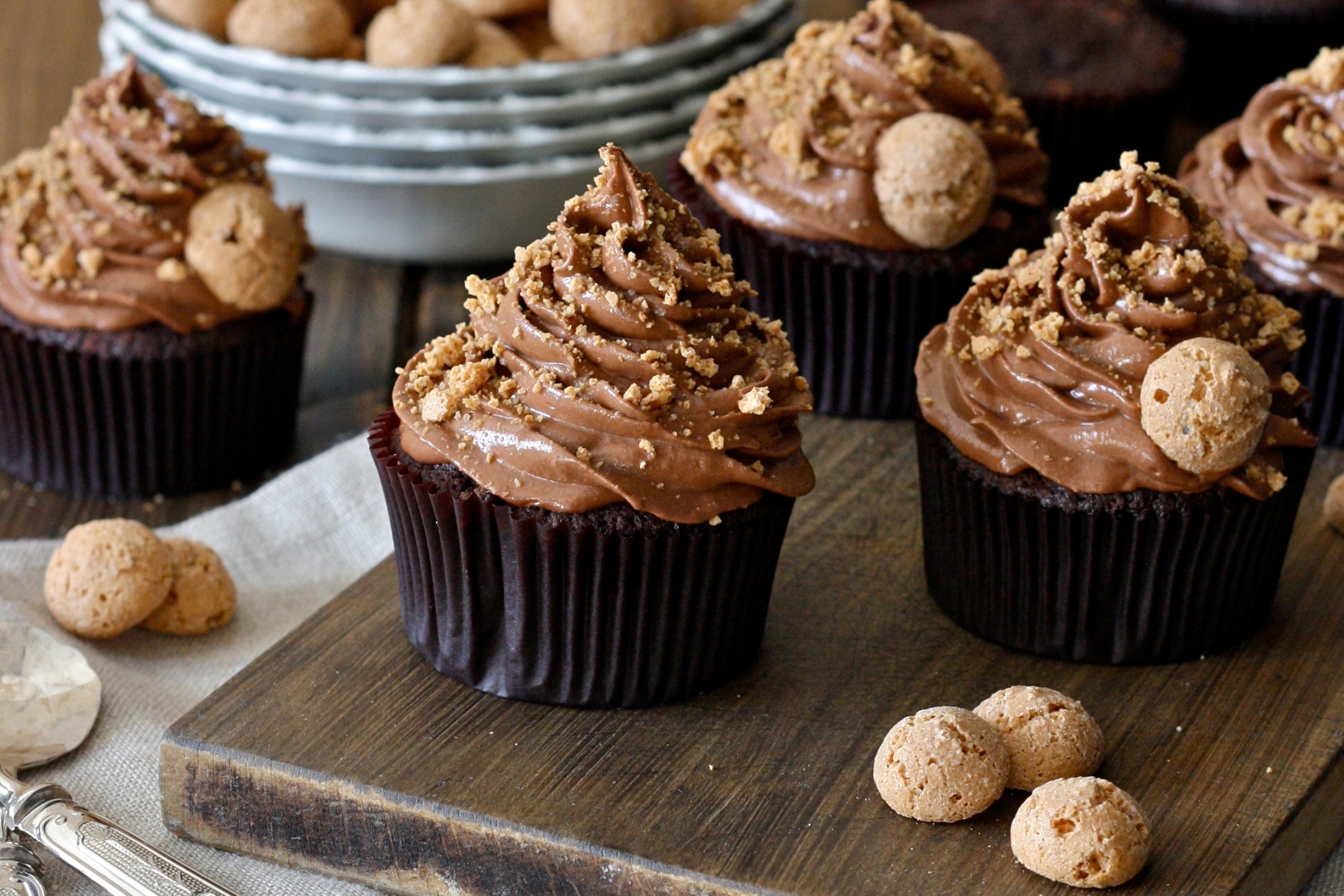 Download mobile wallpaper Food, Chocolate, Cupcake for free.