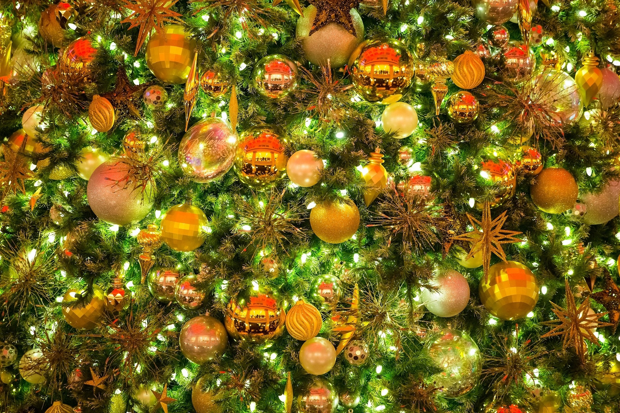 Handy-Wallpaper Feiertage, Weihnachten, Licht, Weihnachtsschmuck, Weihnachtsbaum kostenlos herunterladen.