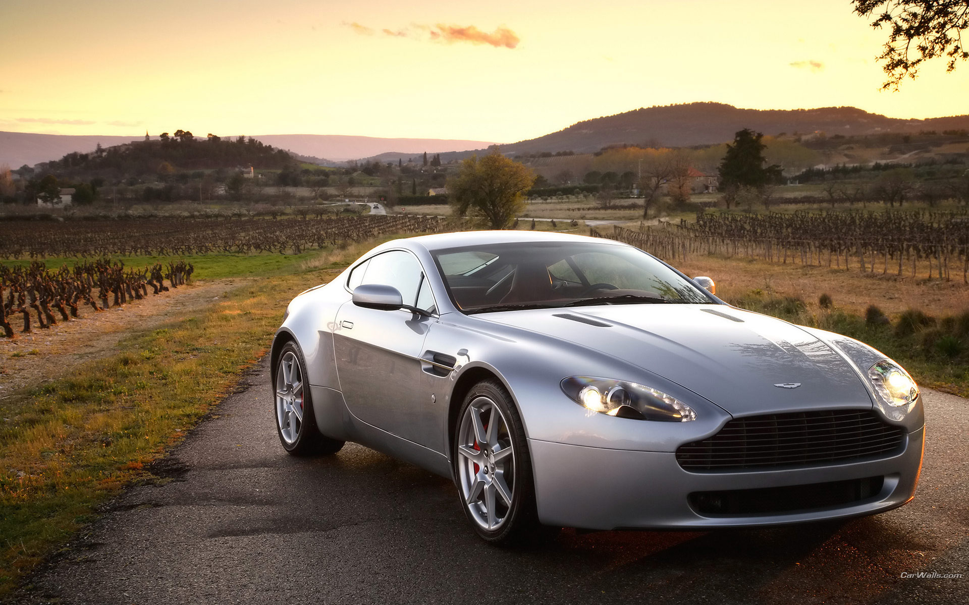 Baixar papel de parede para celular de Aston Martin V8 Vantage, Aston Martin, Veículos gratuito.
