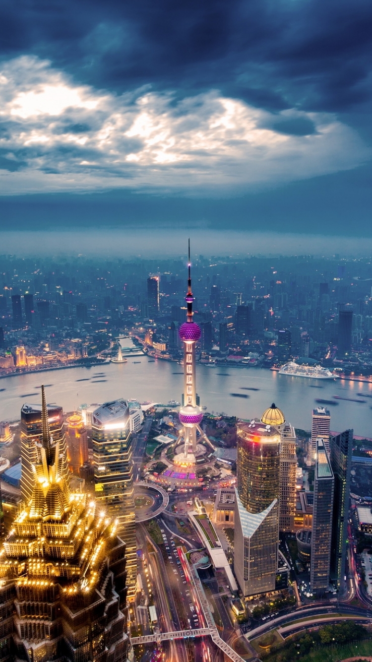 Скачать картинку Города, Облака, Туман, Облако, Китай, Шанхай, Сделано Человеком, Кита́й в телефон бесплатно.
