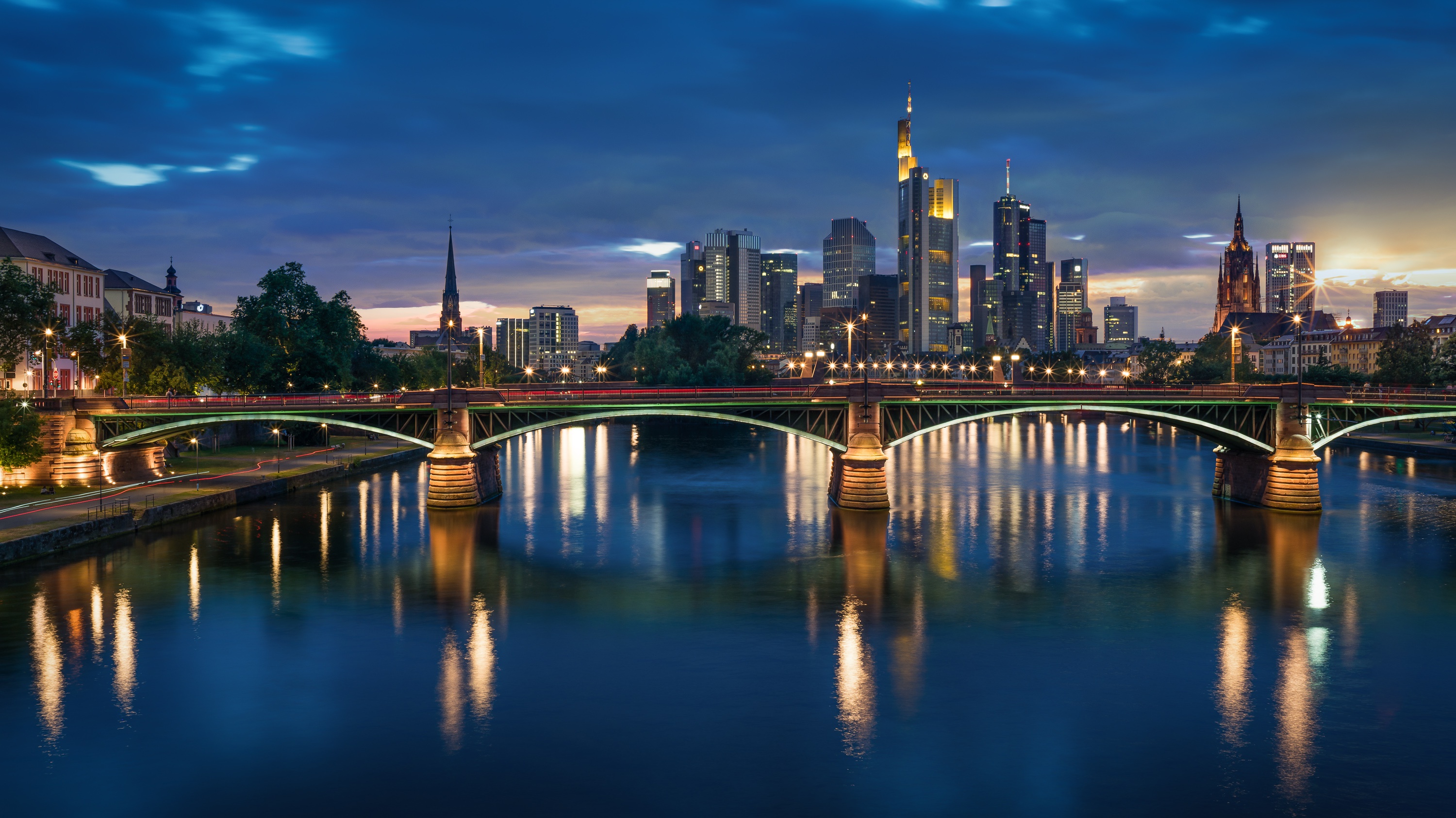 Laden Sie das Städte, Fluss, Brücke, Deutschland, Nacht, Frankfurt, Menschengemacht, Großstadt-Bild kostenlos auf Ihren PC-Desktop herunter