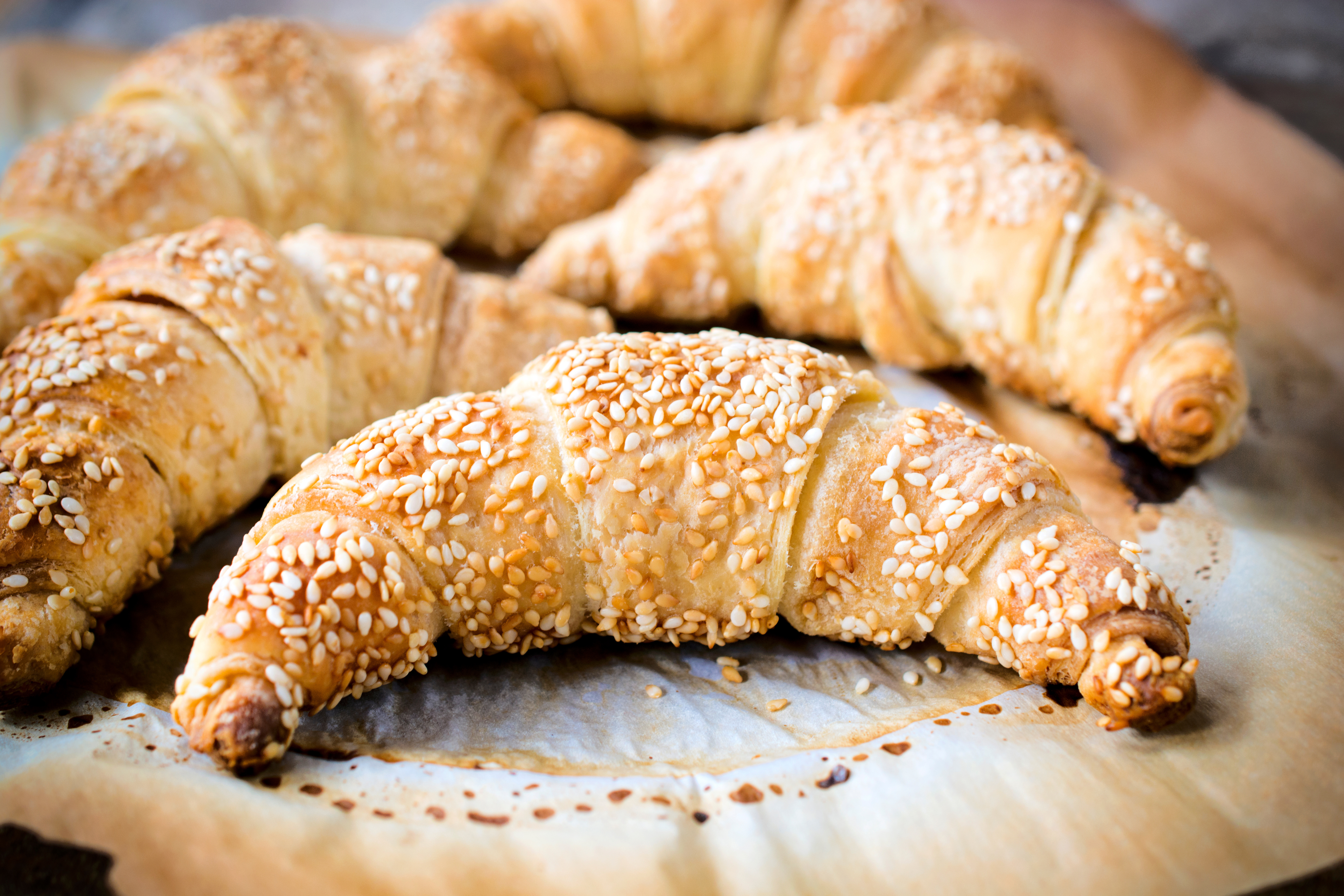Download mobile wallpaper Food, Breakfast, Croissant, Pastry for free.