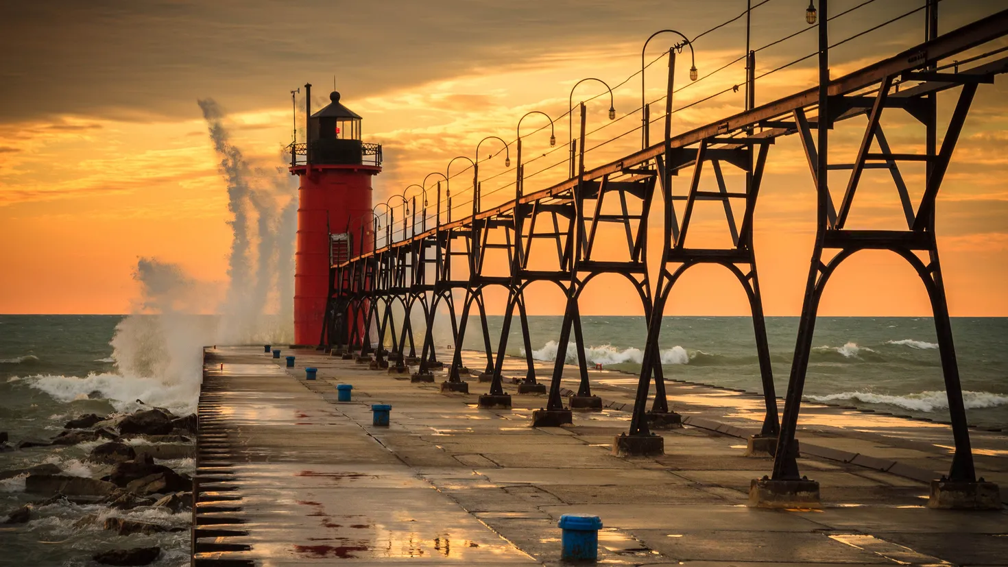 Desktop wallpaper: Lighthouse, Man Made 4K free download for PC. 568051
