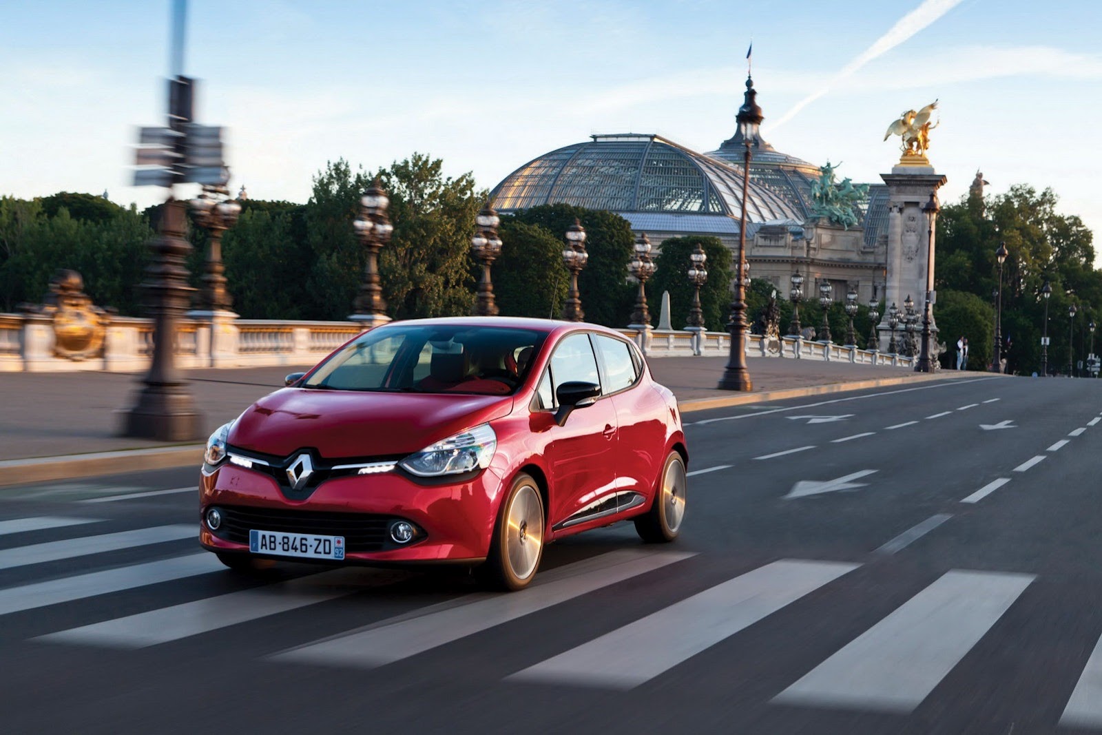 Laden Sie Renault Clio HD-Desktop-Hintergründe herunter