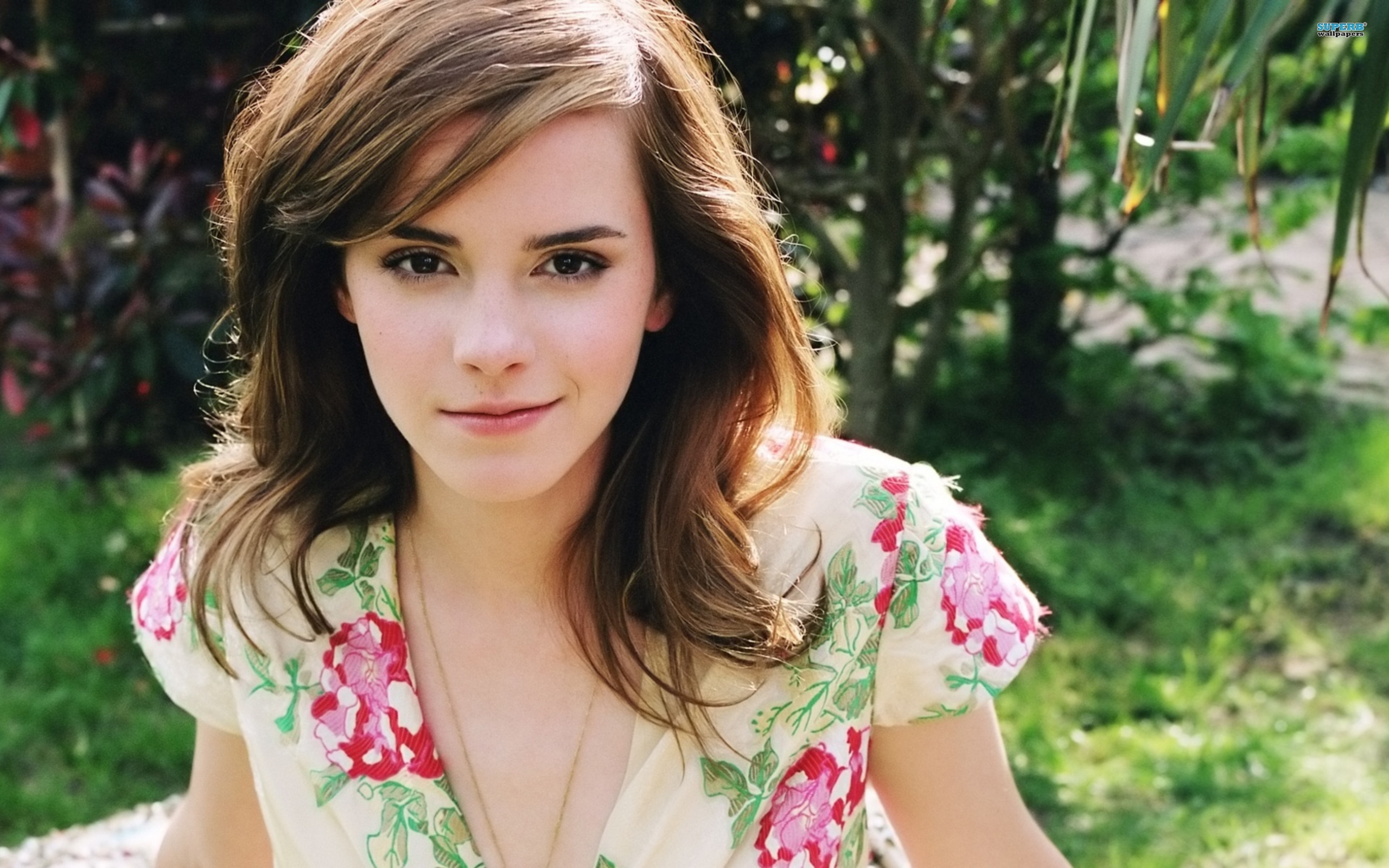 Téléchargez des papiers peints mobile Emma Watson, Le Sourire, Visage, Célébrités, Actrice gratuitement.