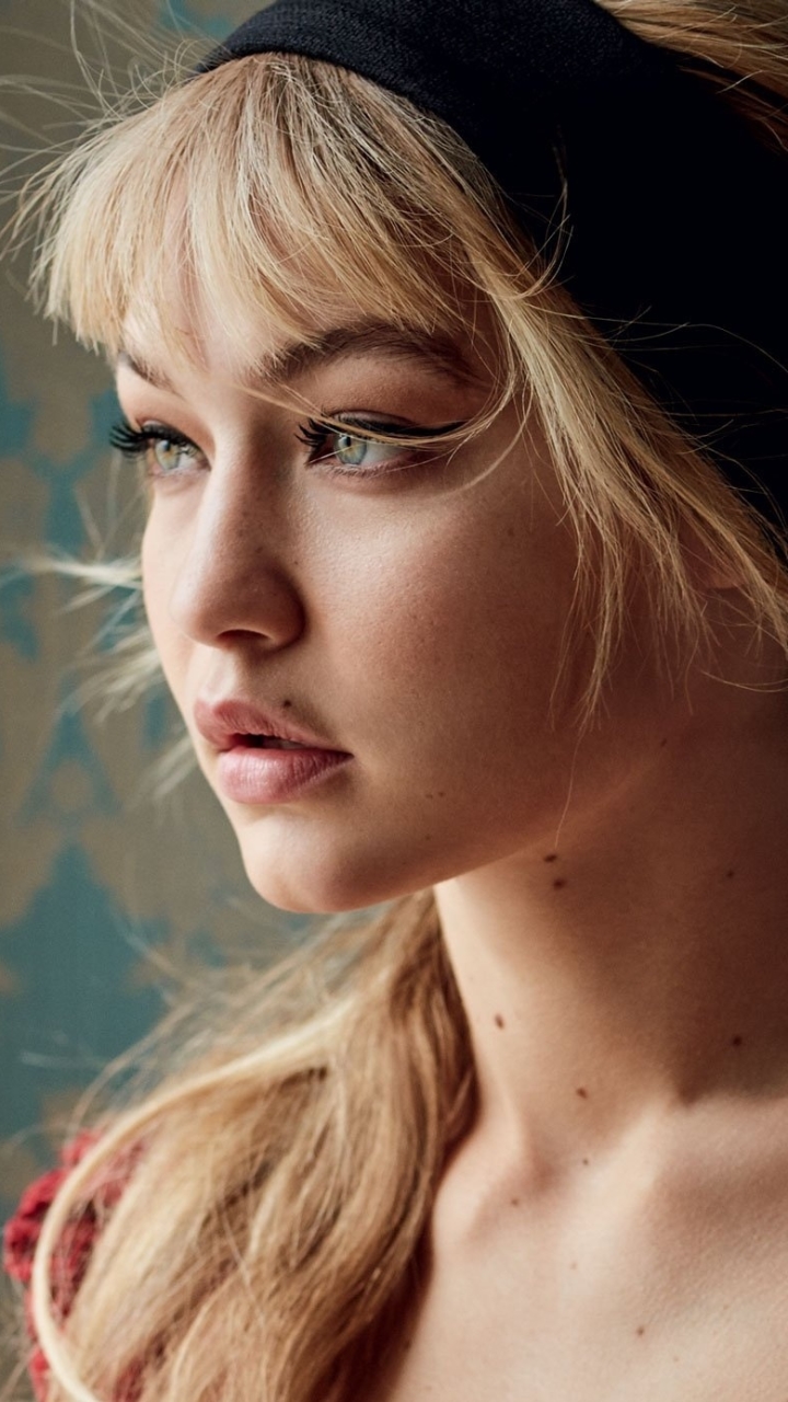 Download mobile wallpaper Blonde, Face, Model, American, Celebrity, Gigi Hadid for free.