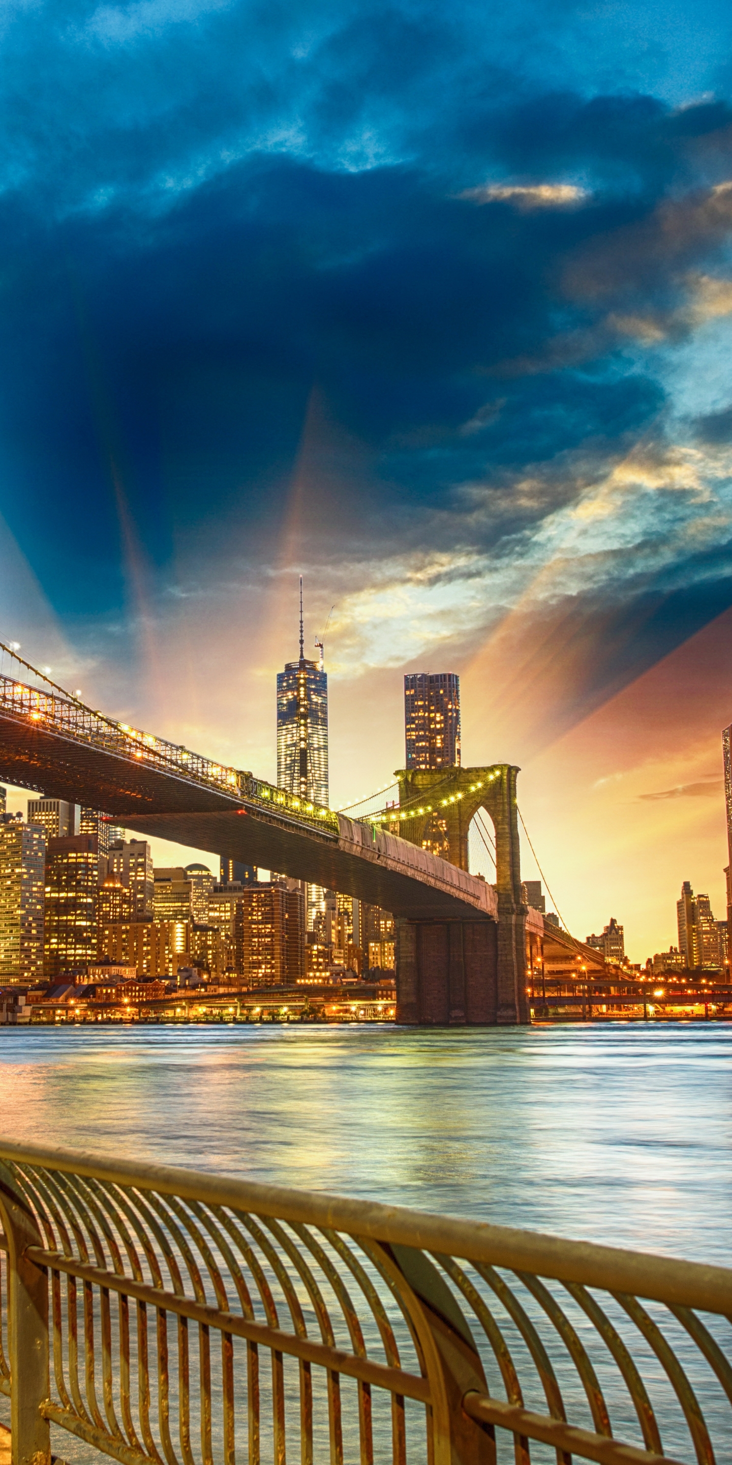 Скачать картинку Мосты, Город, Сумерки, Мост, Городской Пейзаж, Нью Йорк, Бруклинский Мост, Сделано Человеком в телефон бесплатно.