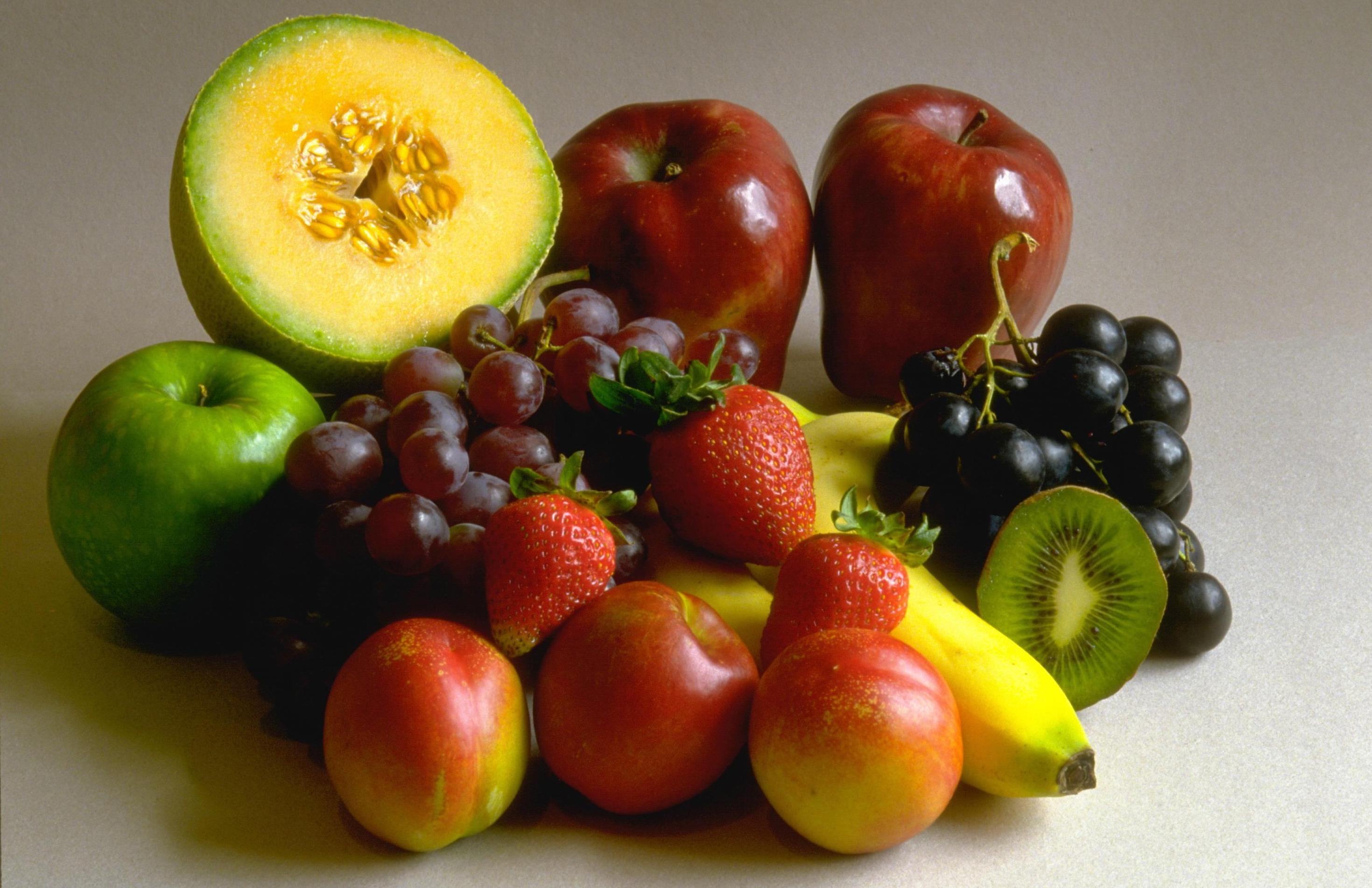 Free download wallpaper Food, Apples, Kiwi, Strawberry, Grapes, Banana on your PC desktop