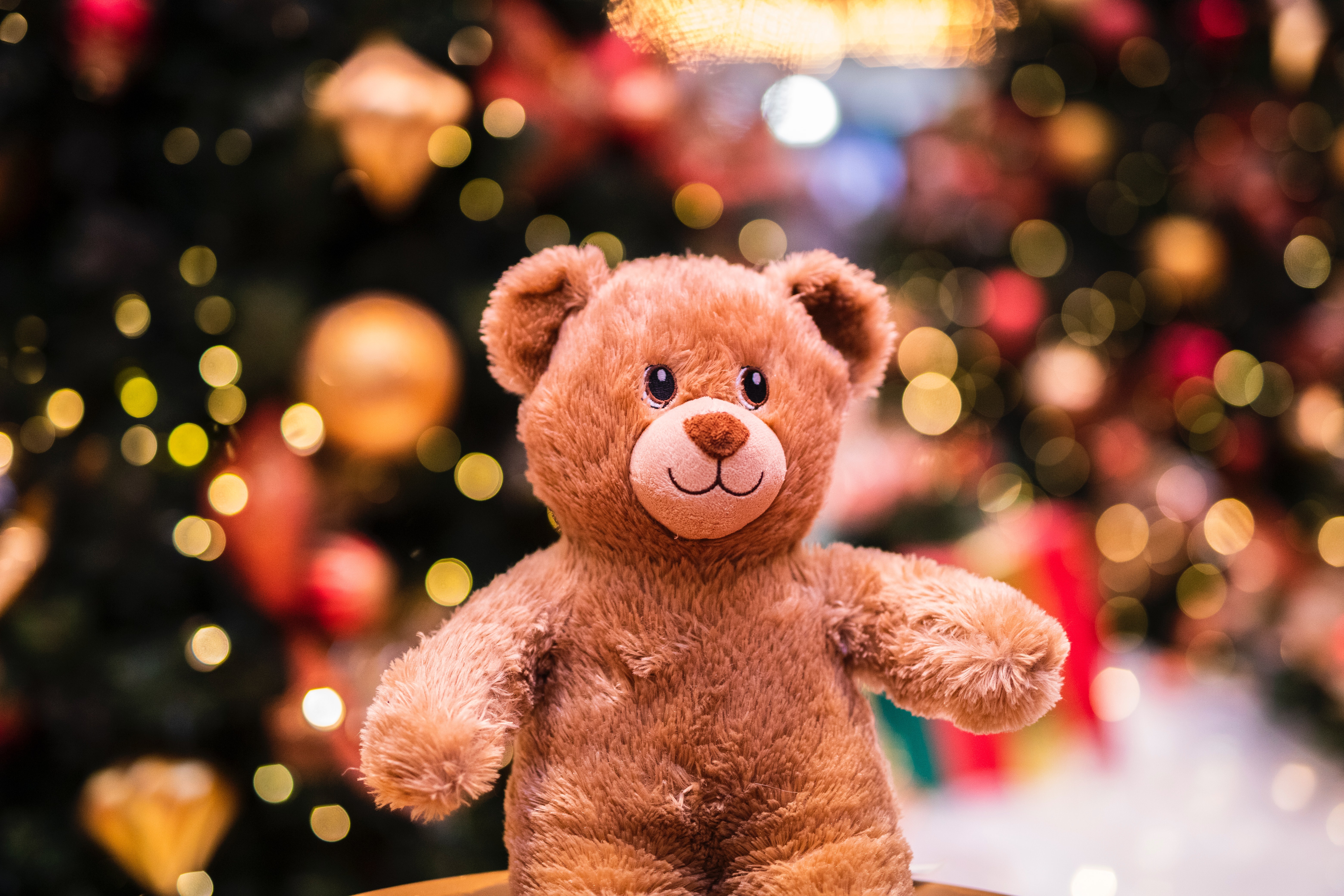 Handy-Wallpaper Feiertage, Weihnachten, Teddybär, Bokeh kostenlos herunterladen.
