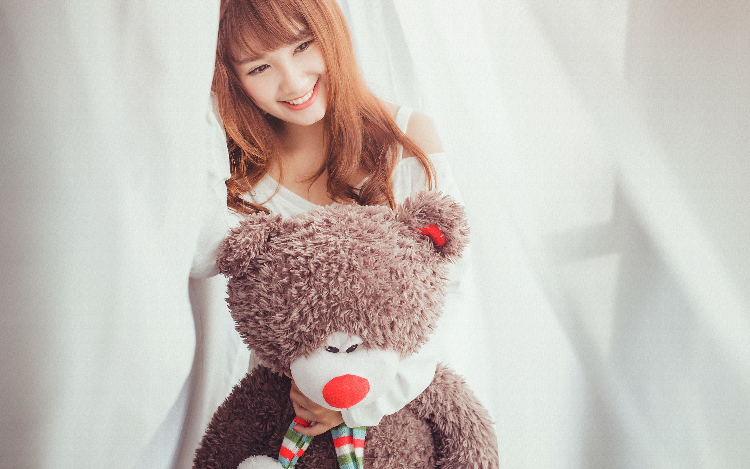 Free download wallpaper Teddy Bear, Smile, Brunette, Oriental, Model, Women, Asian, Brown Eyes on your PC desktop