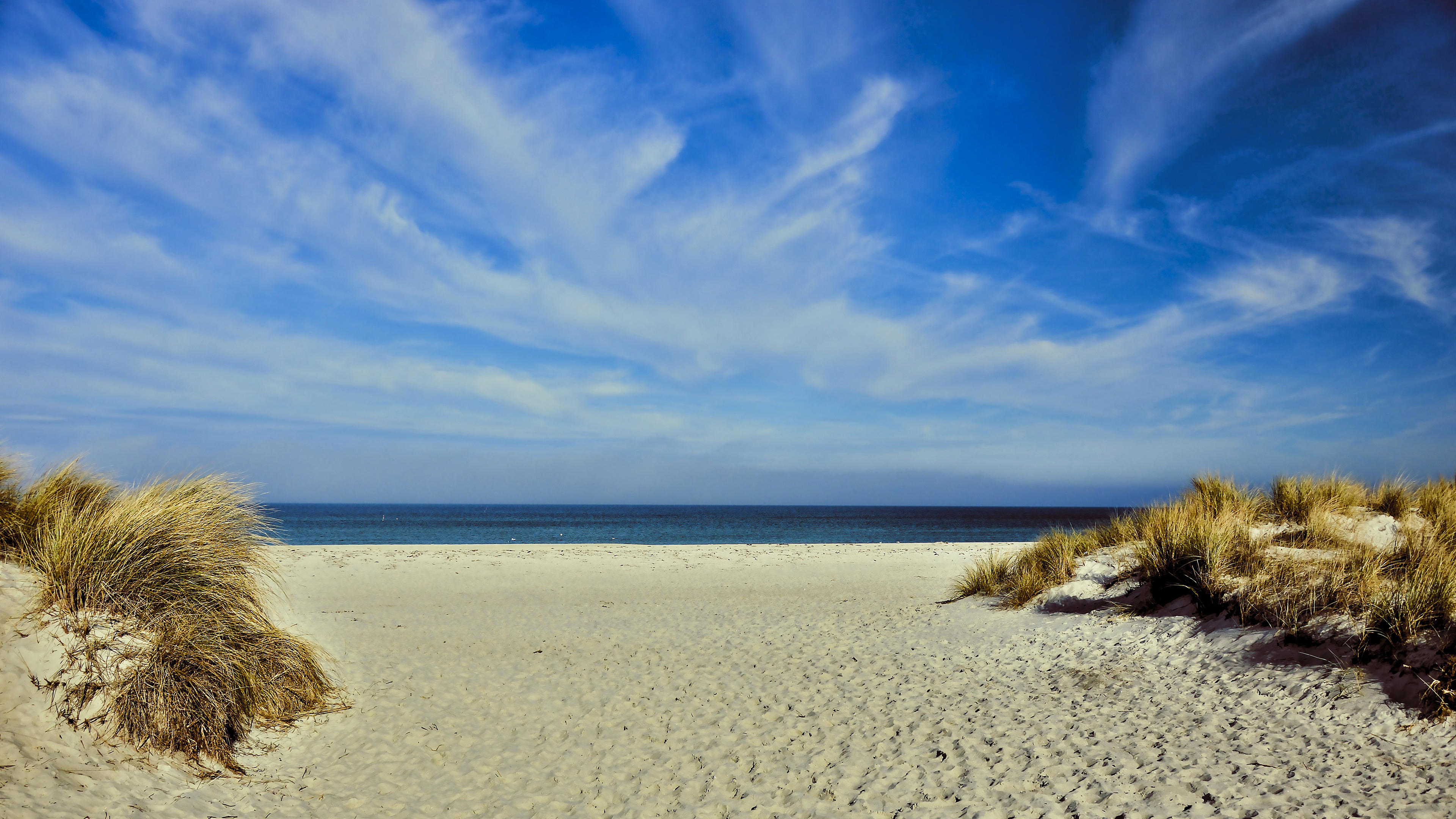 Скачать картинку Море, Пляж, Песок, Земля/природа в телефон бесплатно.