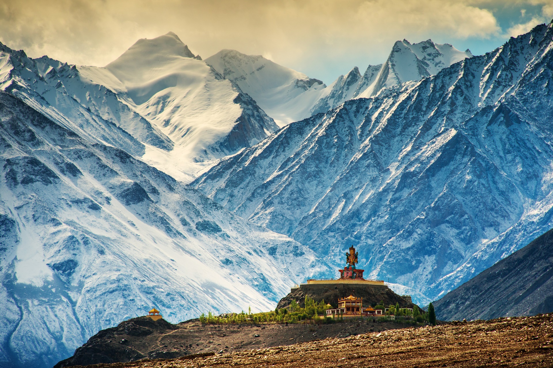 765986 descargar fondo de pantalla religioso, monasterio, india, montaña: protectores de pantalla e imágenes gratis