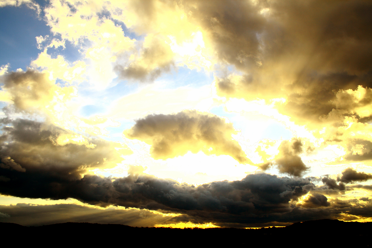 Download mobile wallpaper Sunset, Earth, Cloud, Sunbeam for free.