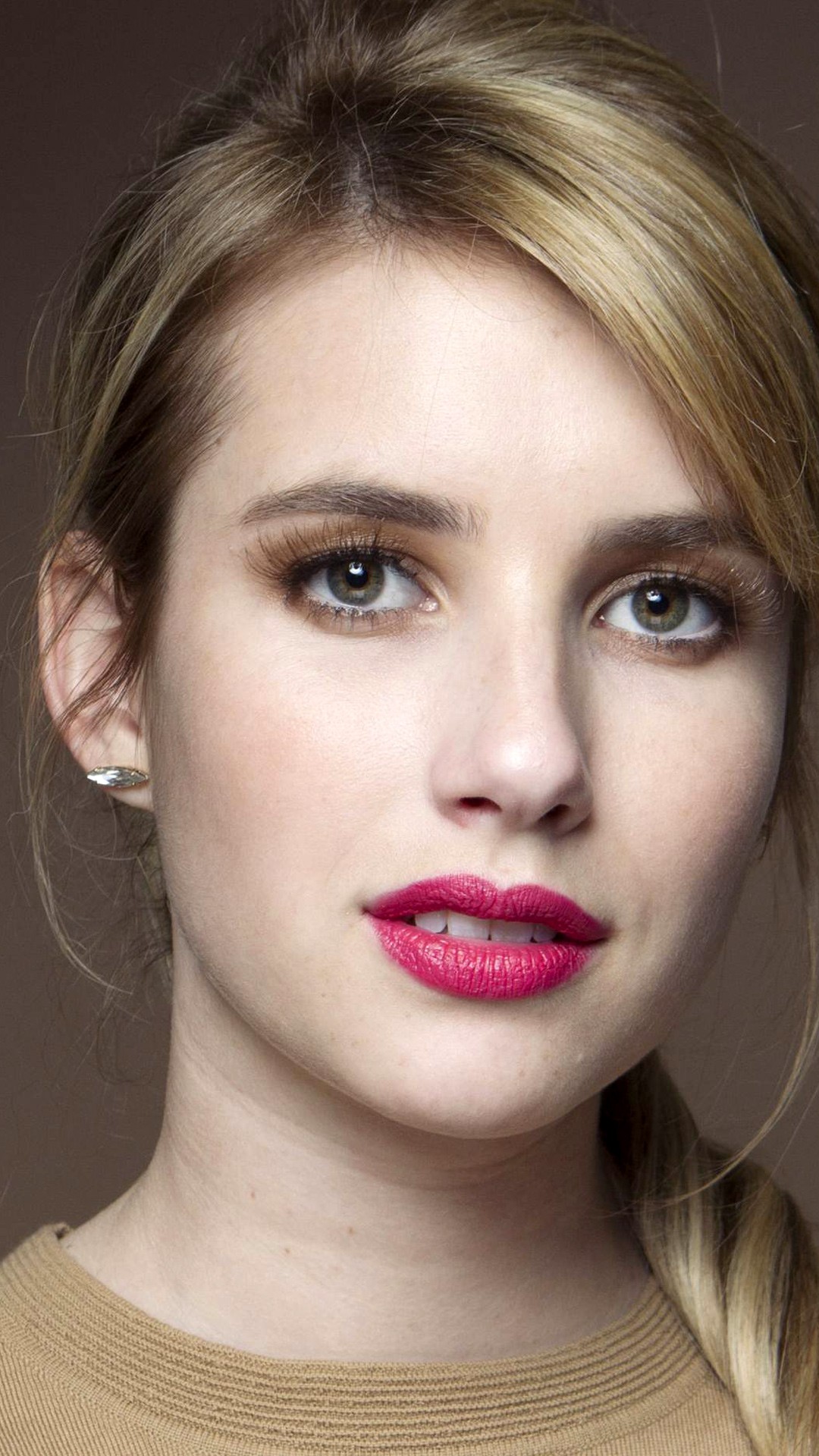 Download mobile wallpaper Celebrity, Emma Roberts for free.